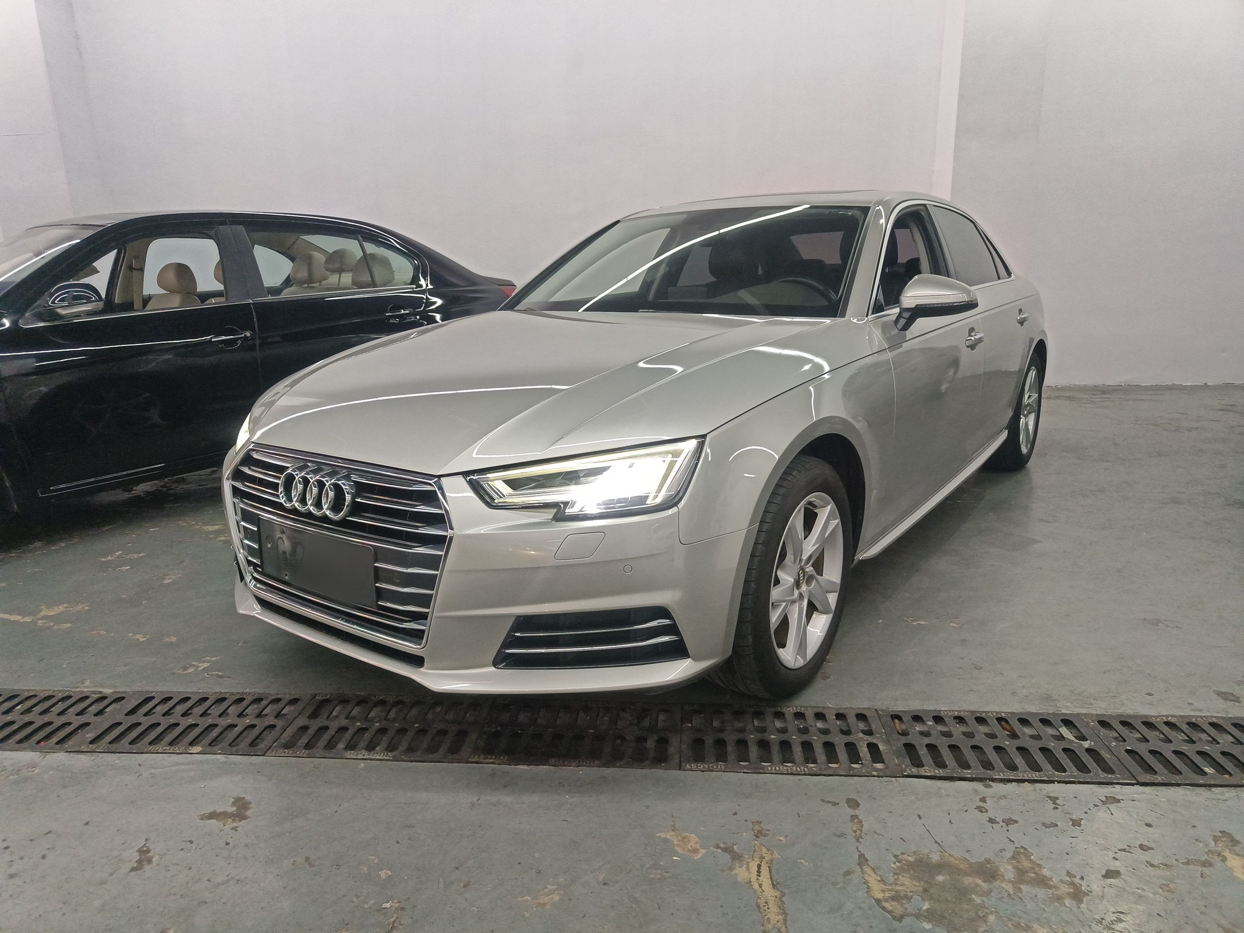 Audi A4L 2018 Audi A4L 2018 car image