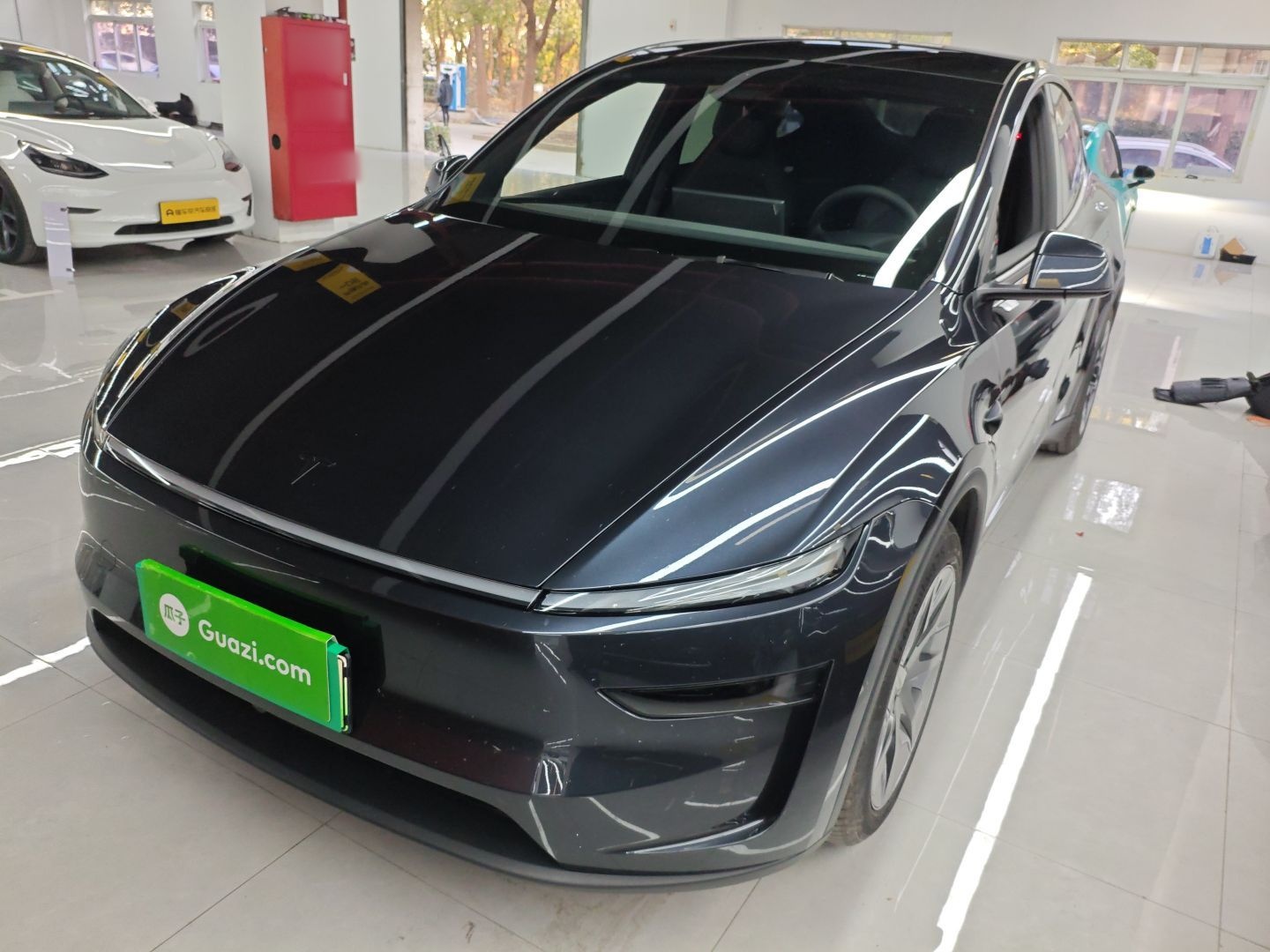 Tesla Model Y L 2025 汽车图片 