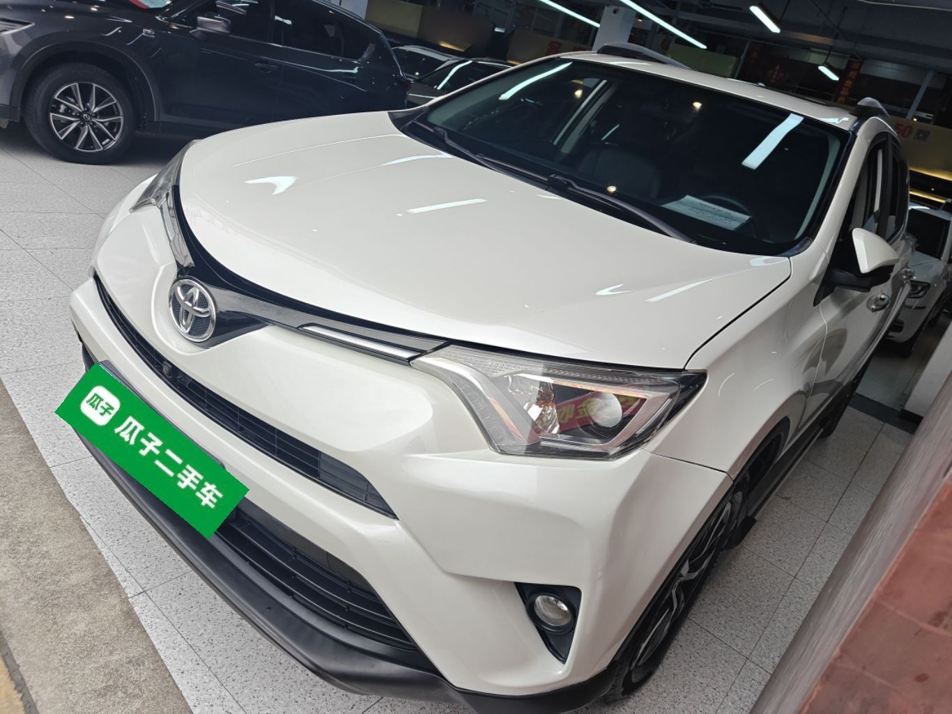 Toyota RAV4 2019 Toyota RAV4 2019 car image