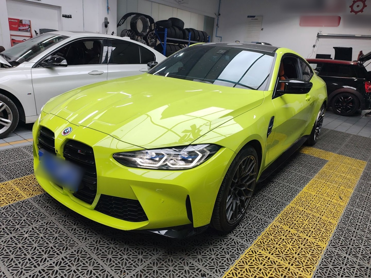 BMW M4 2023 car image 