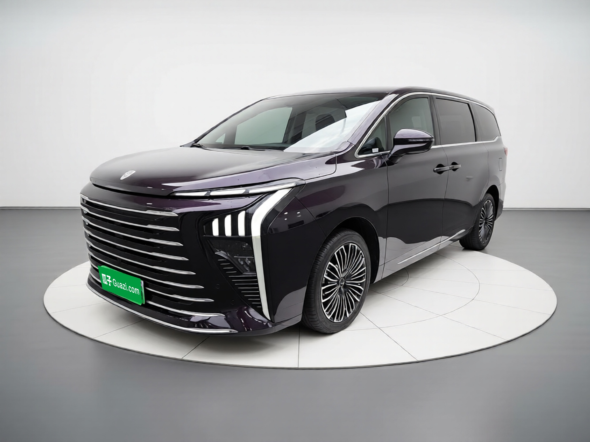 Forthing V9 2025 car image 