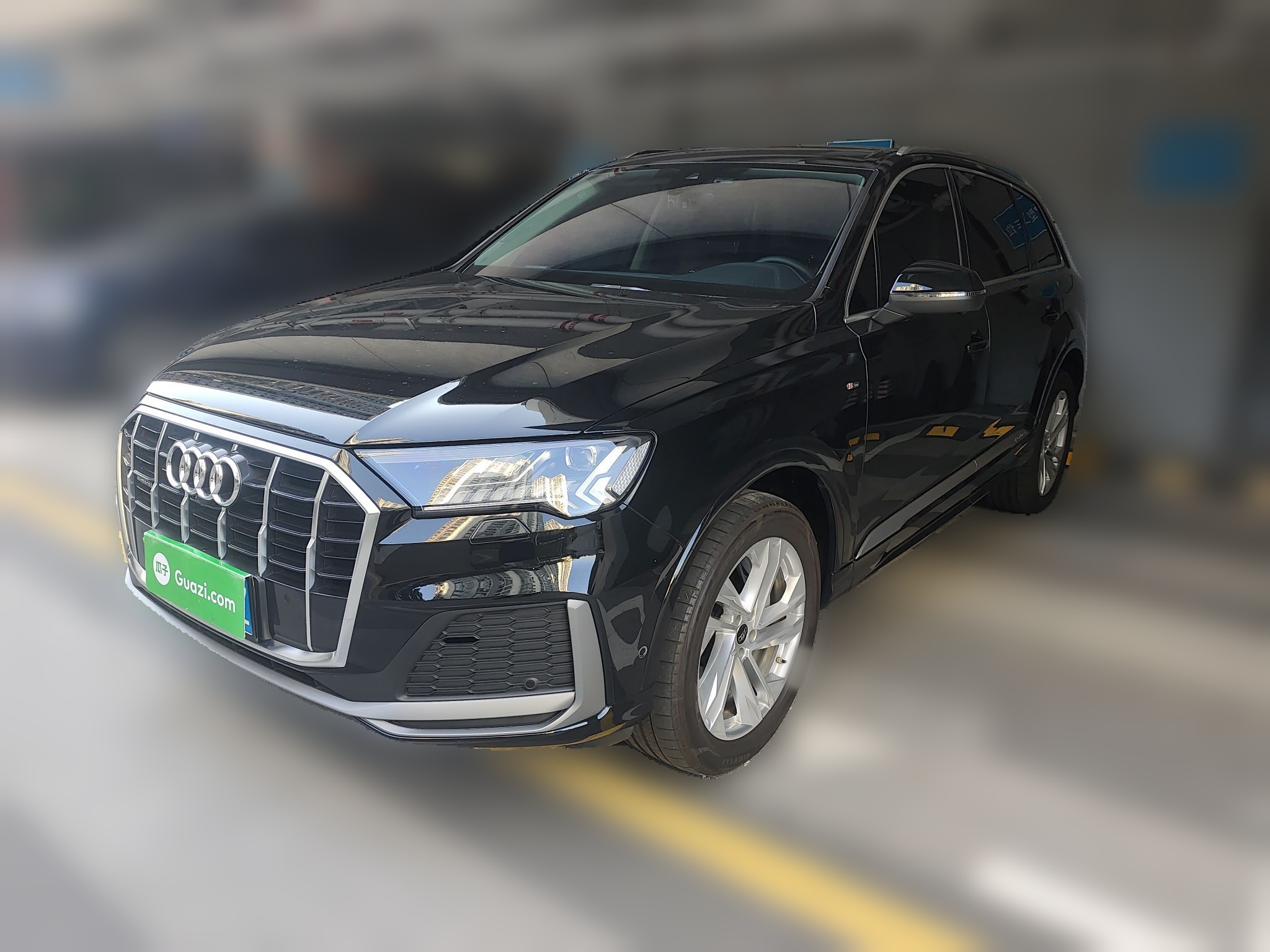 Audi Q7 2024 car image 