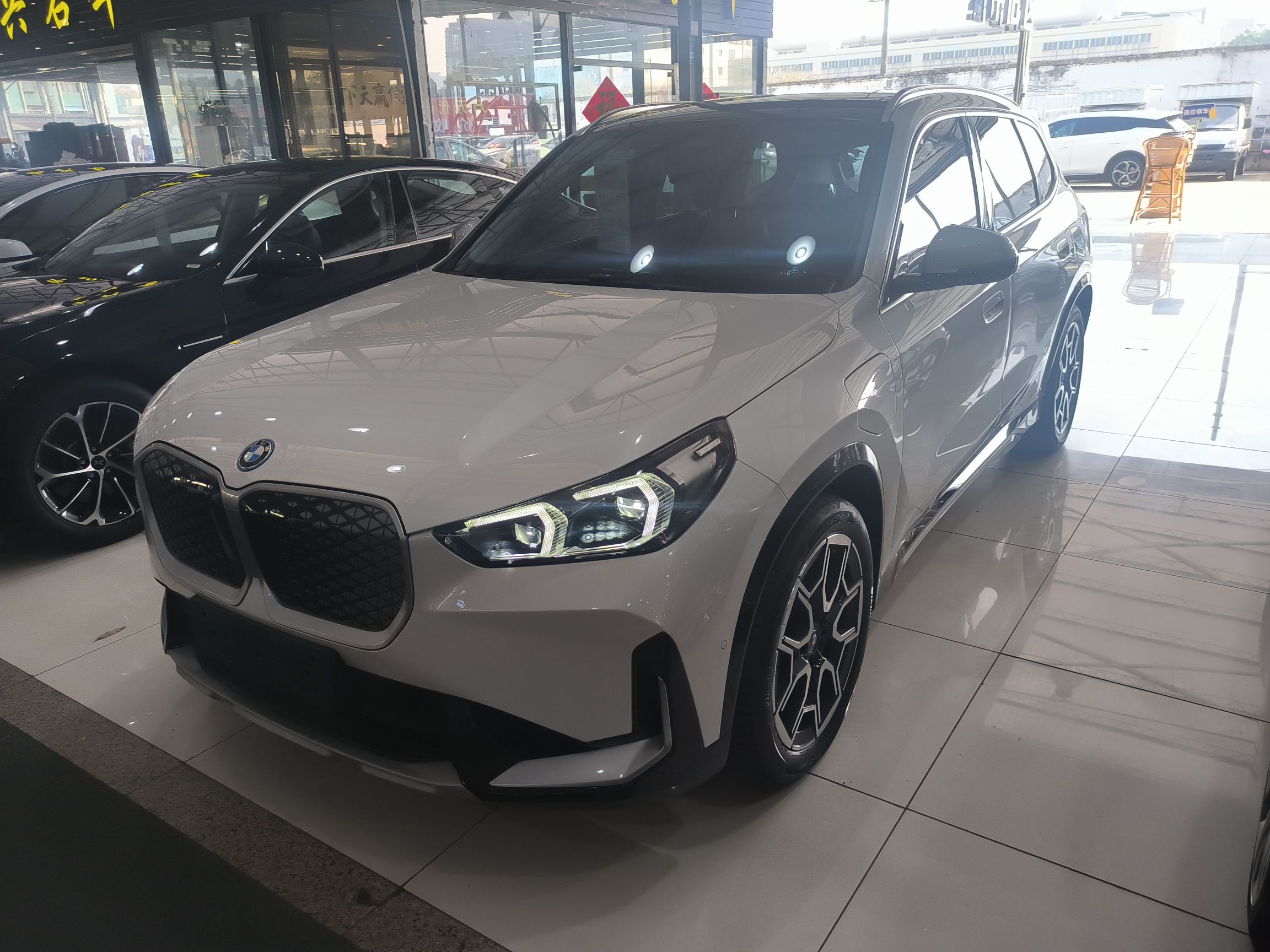 BMW iX1 2024 car image 