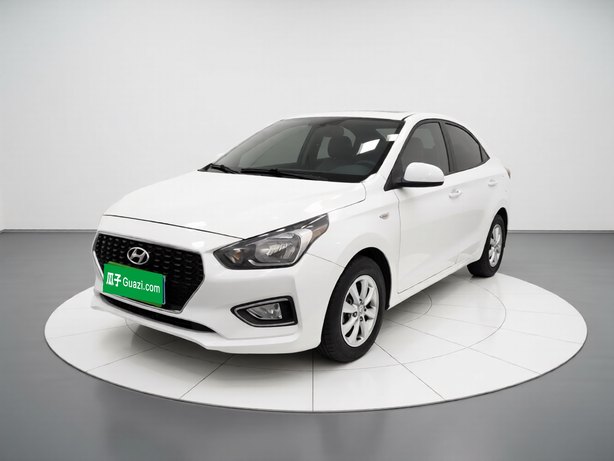 Hyundai Reina 2017 car image 