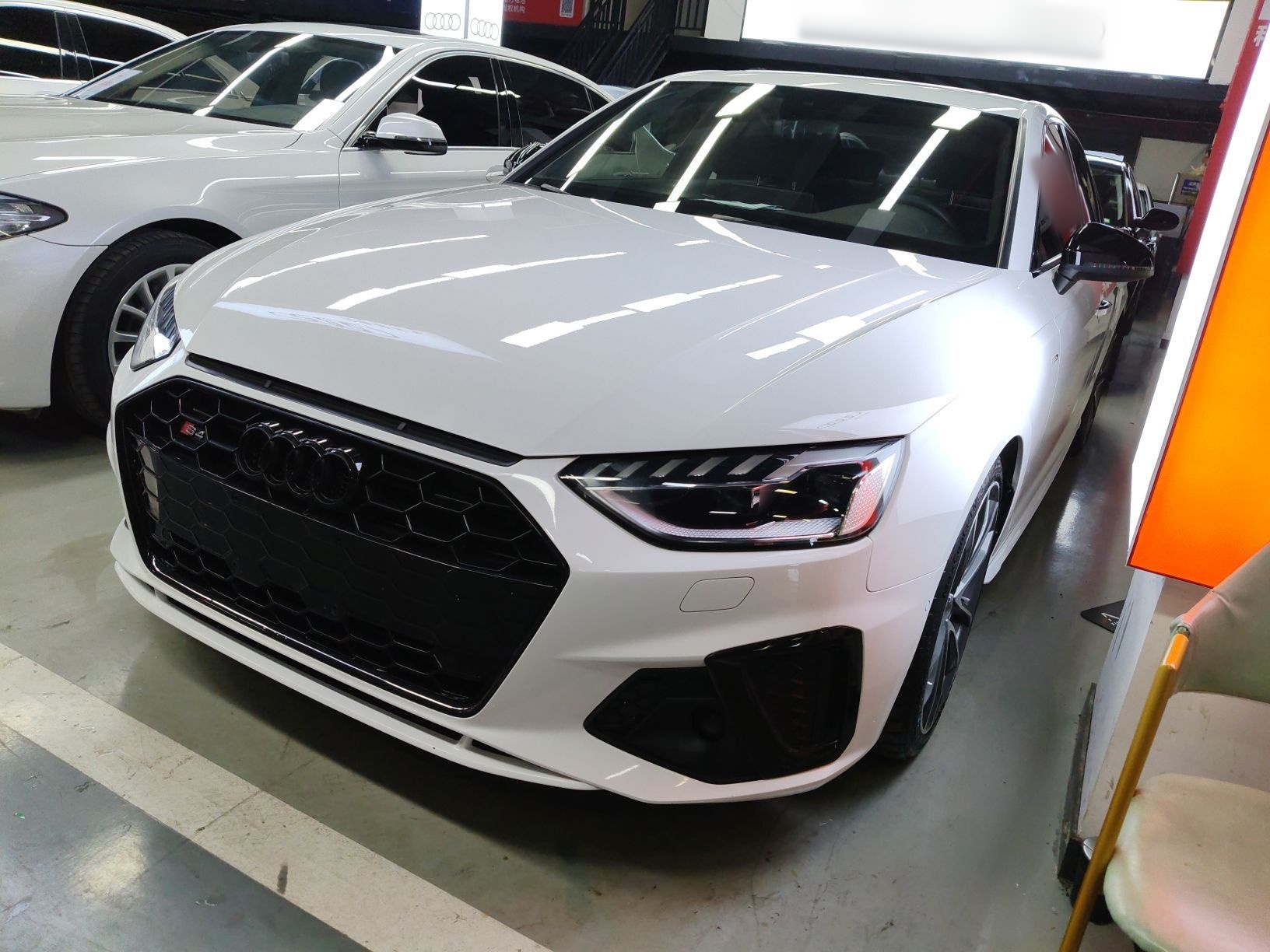 Audi A4L 2020 car image 