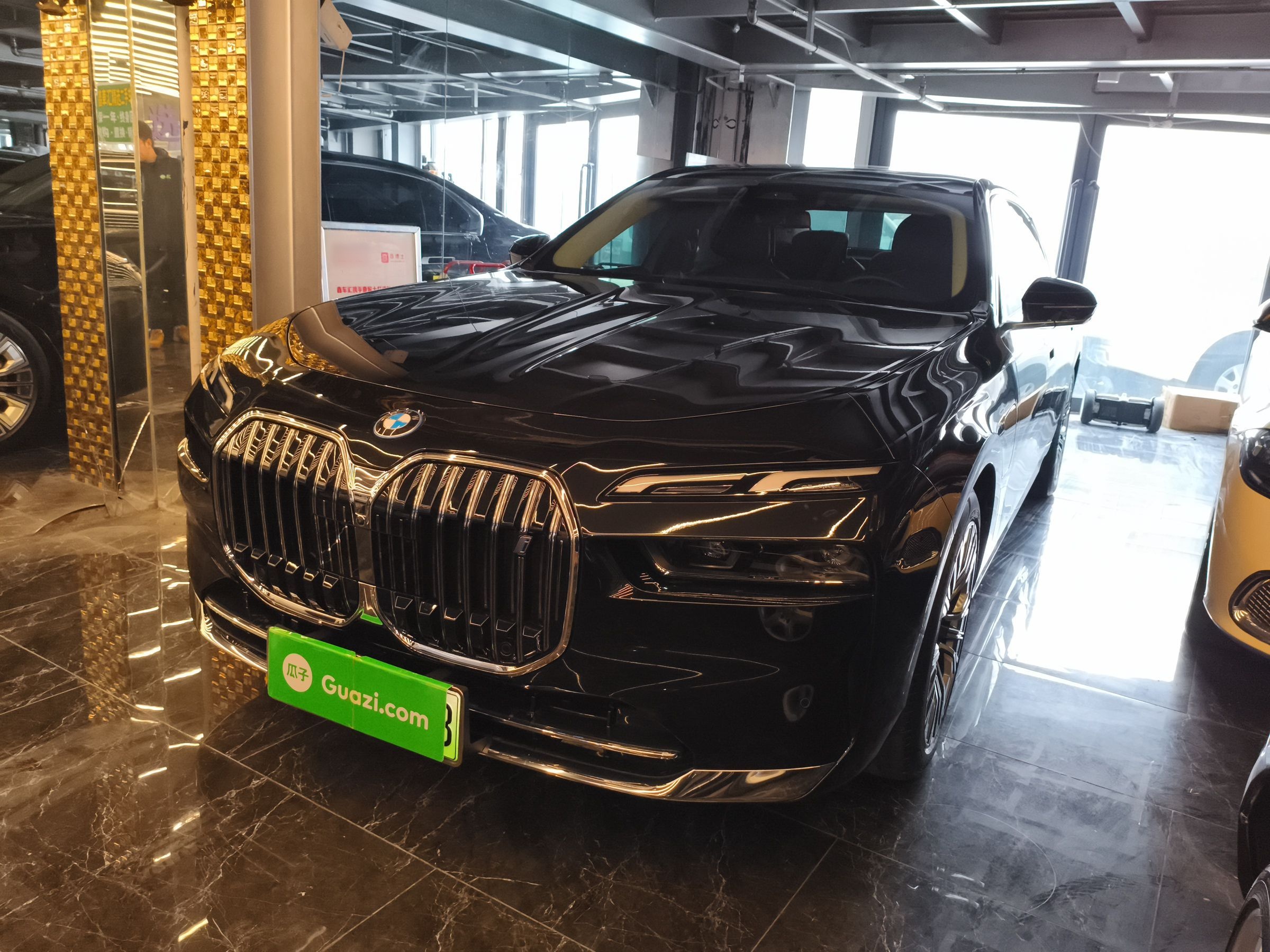 BMW i7 2023 car image 