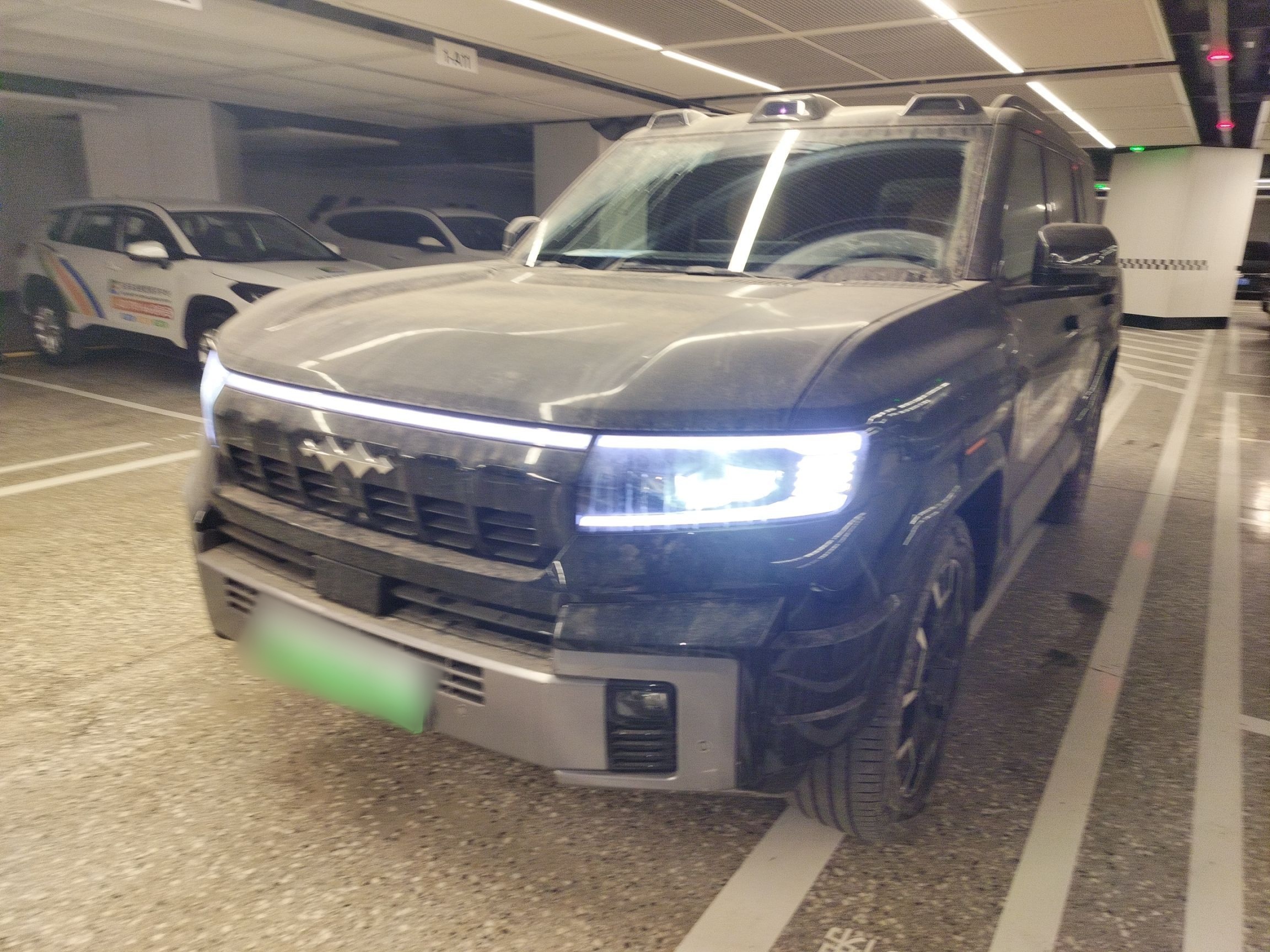 FangChengBao Leopard 8 2024 FangChengBao Leopard 8 2024 car image