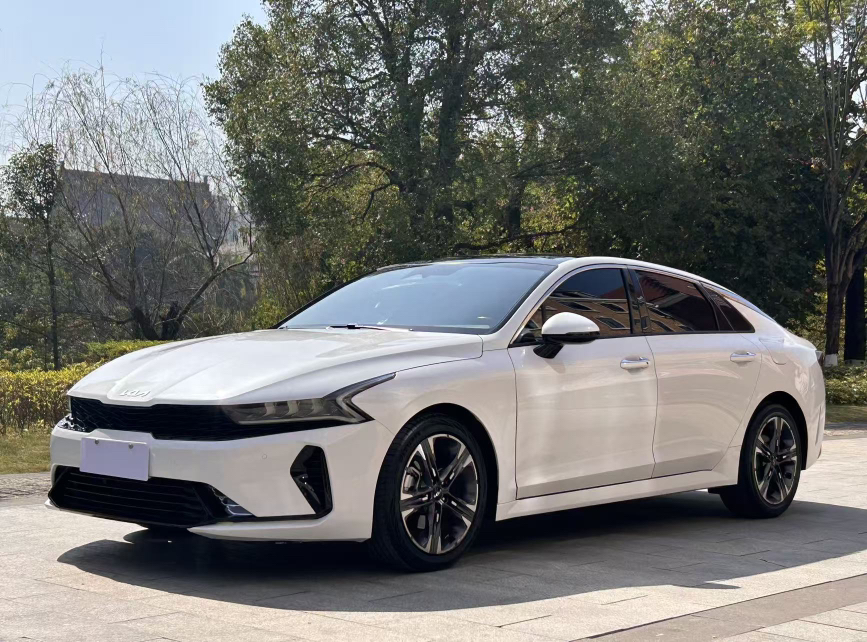 Kia K5 2022 汽车图片 