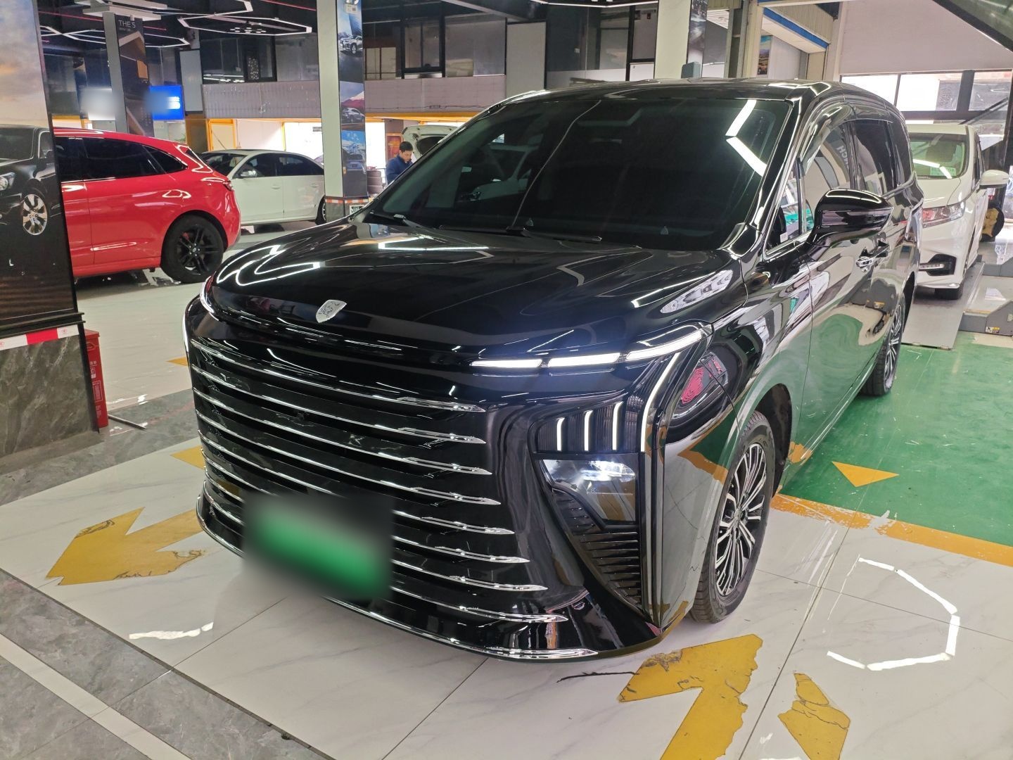 Forthing V9 2025 car image 