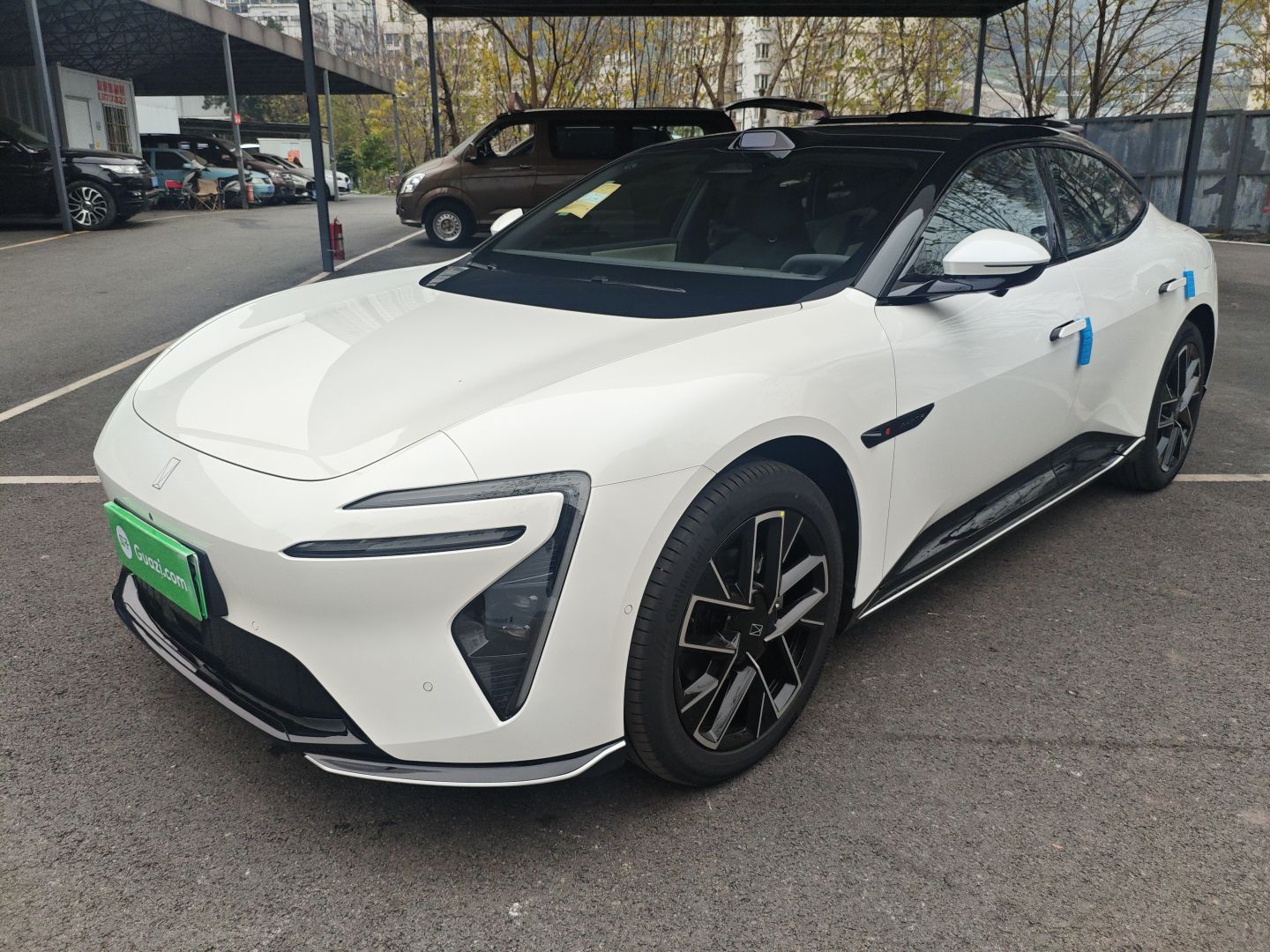 Avatr 06 2025 car image 