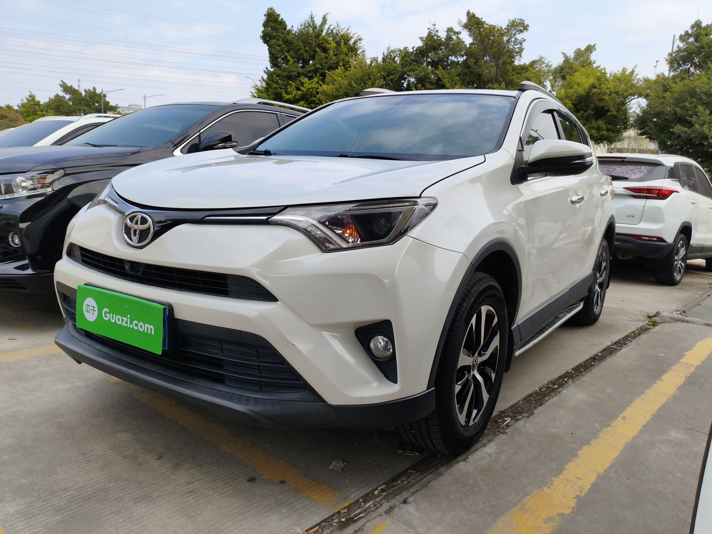 Toyota RAV4 2019 Toyota RAV4 2019 car image