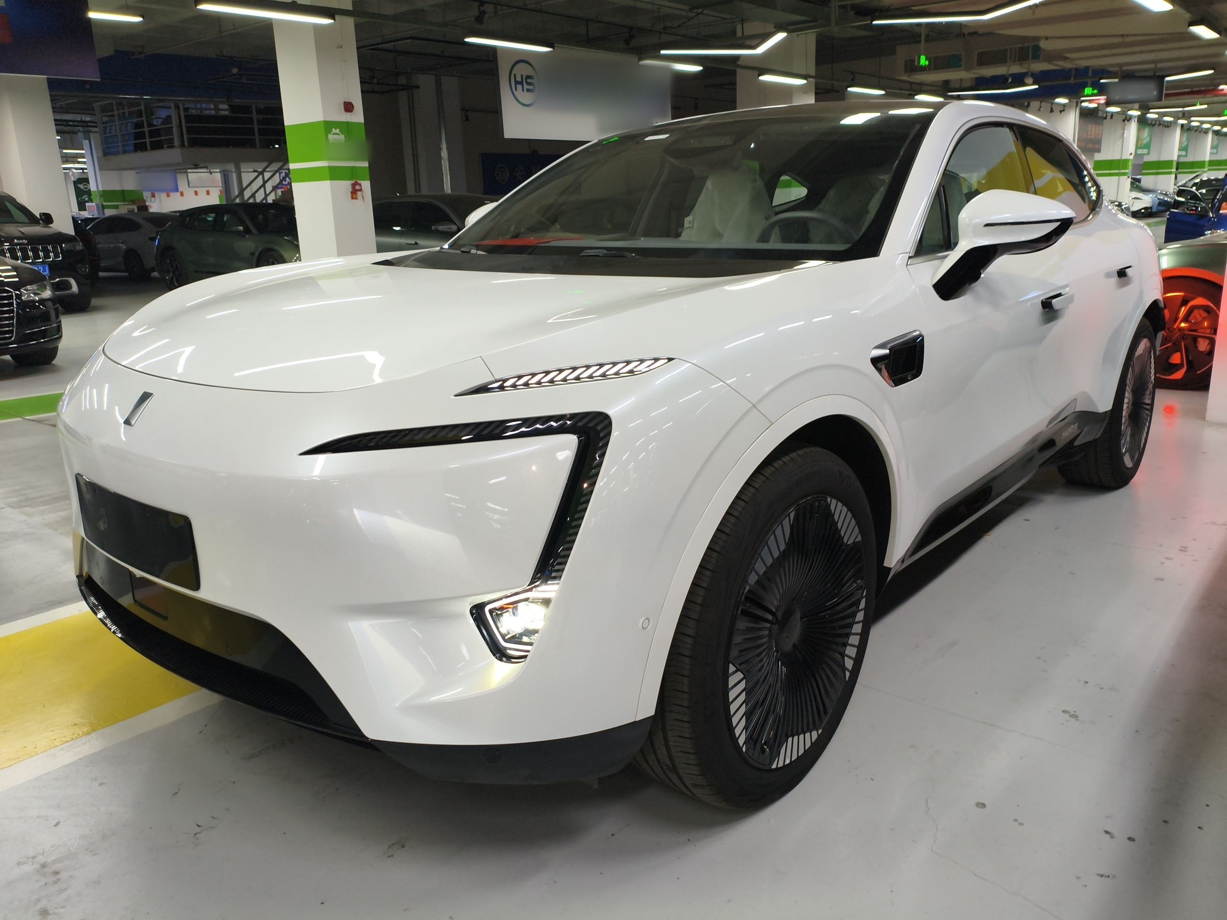 Avatr 11 2025 car image 