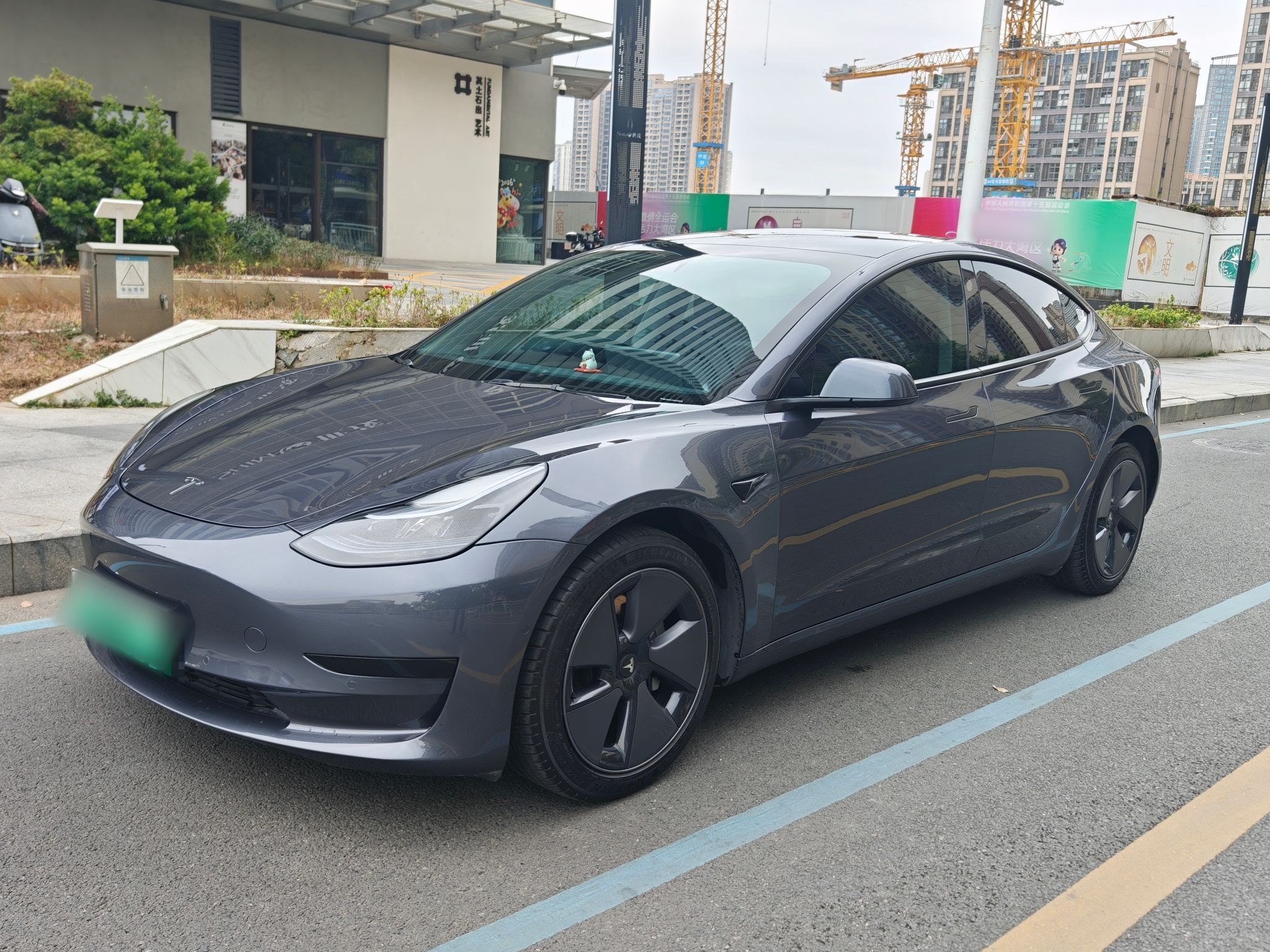 Tesla Model 3 2023 汽车图片 