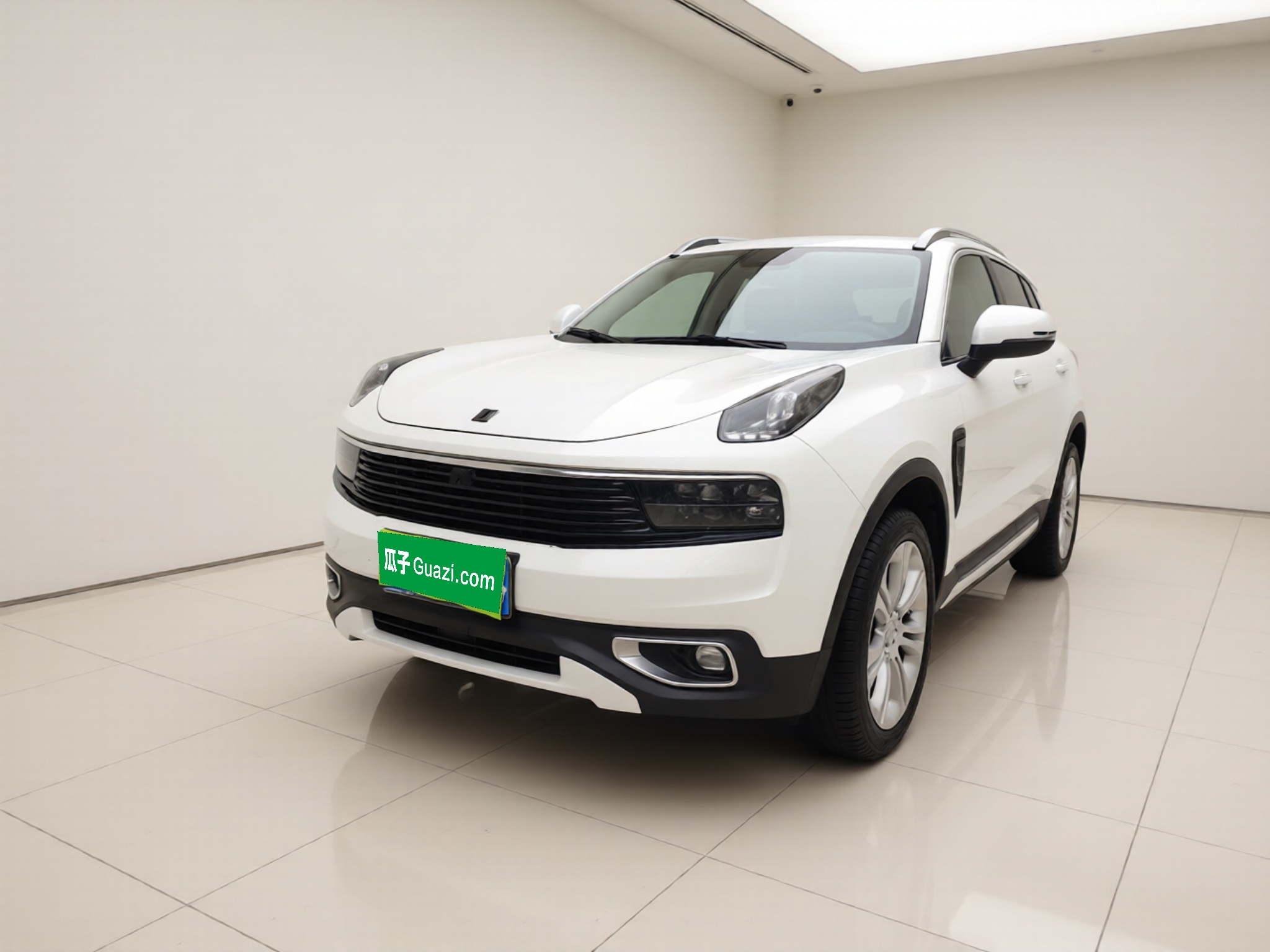 Lynk & Co 01 2019 car image 