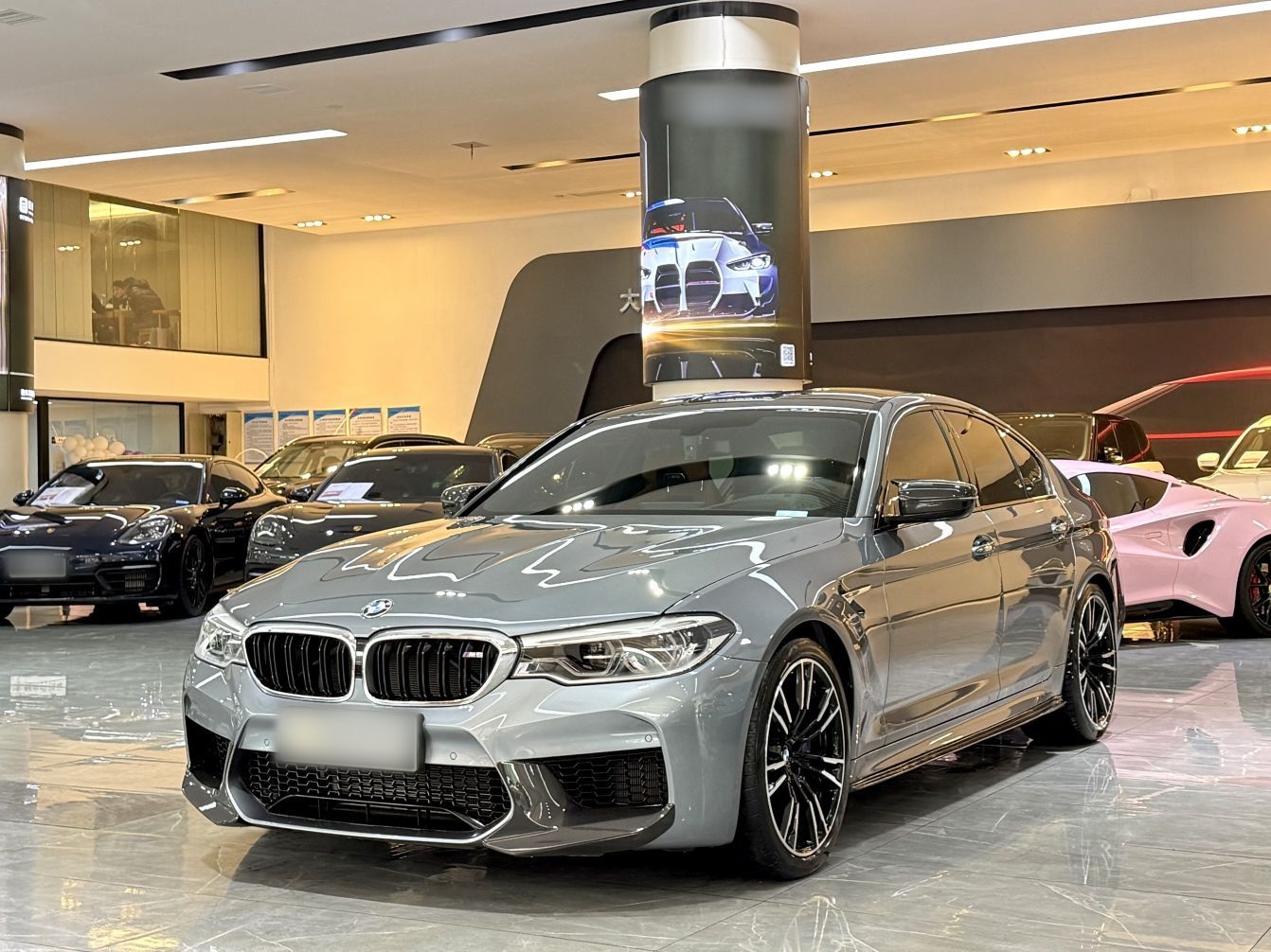 BMW M5 2018 car image 