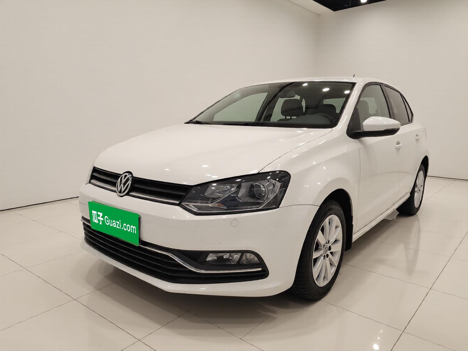 Polo 2015 car image 