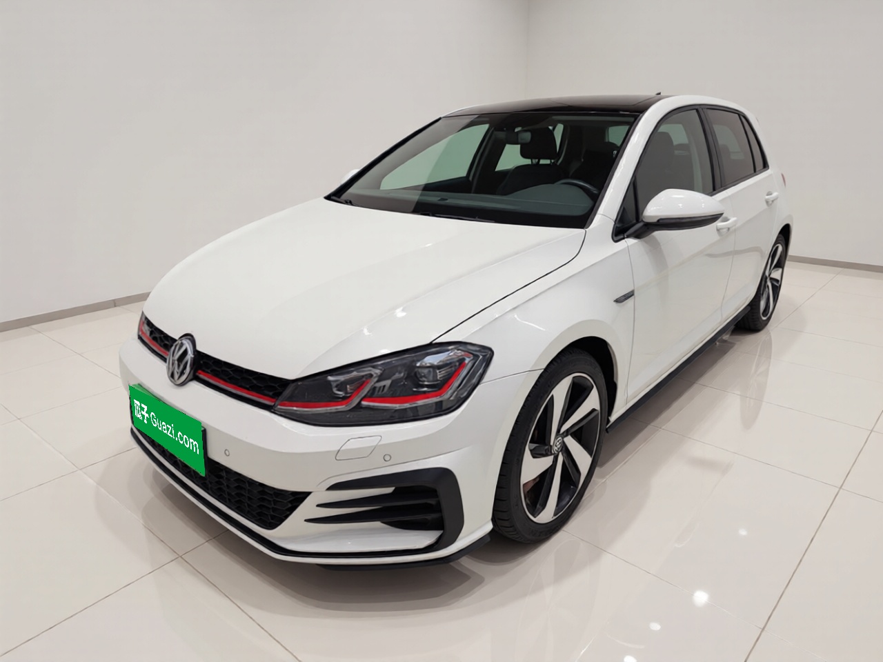 Volkswagen GolfGTI 2018 car image 