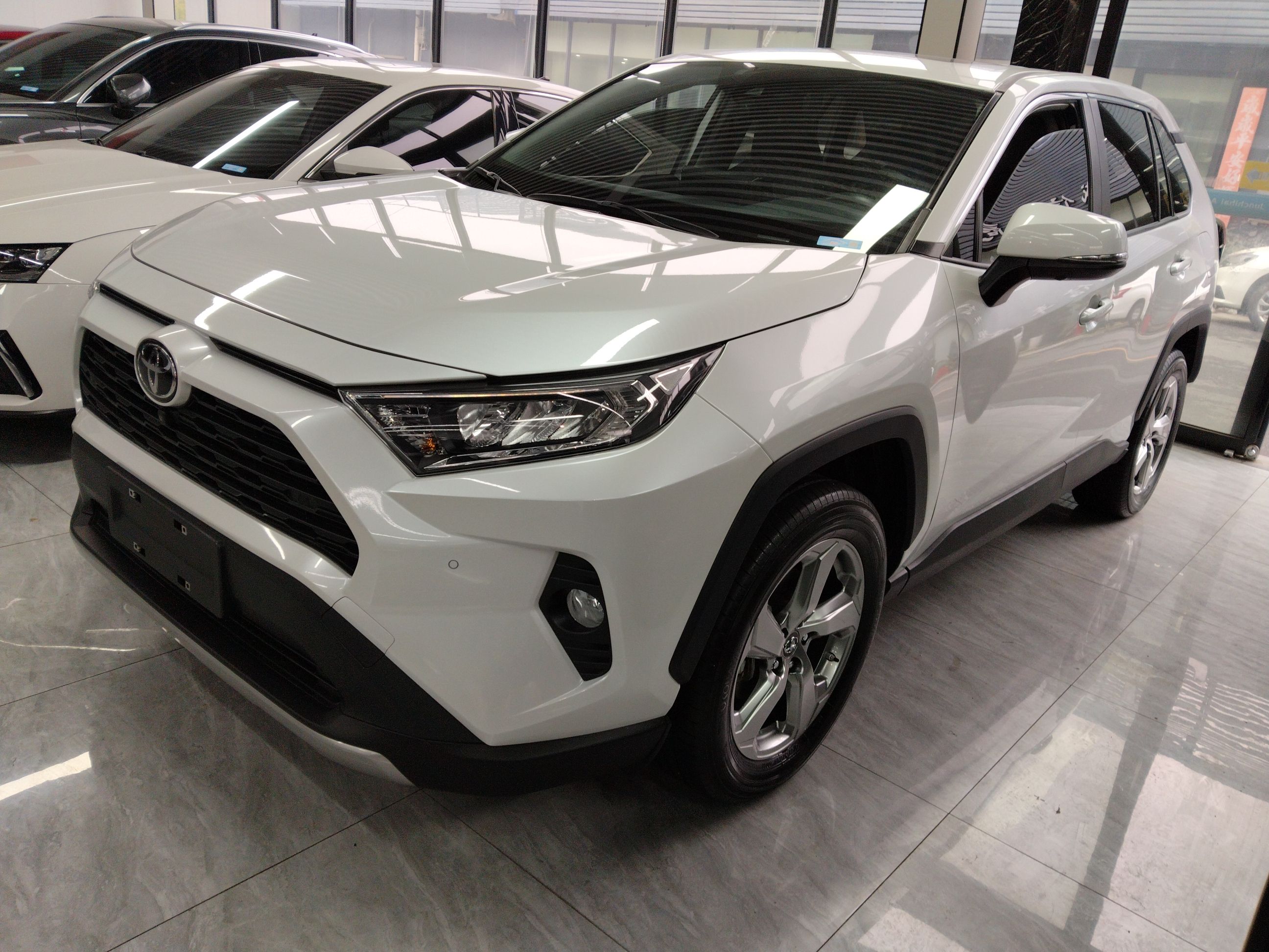 Toyota RAV4 2023 car image 