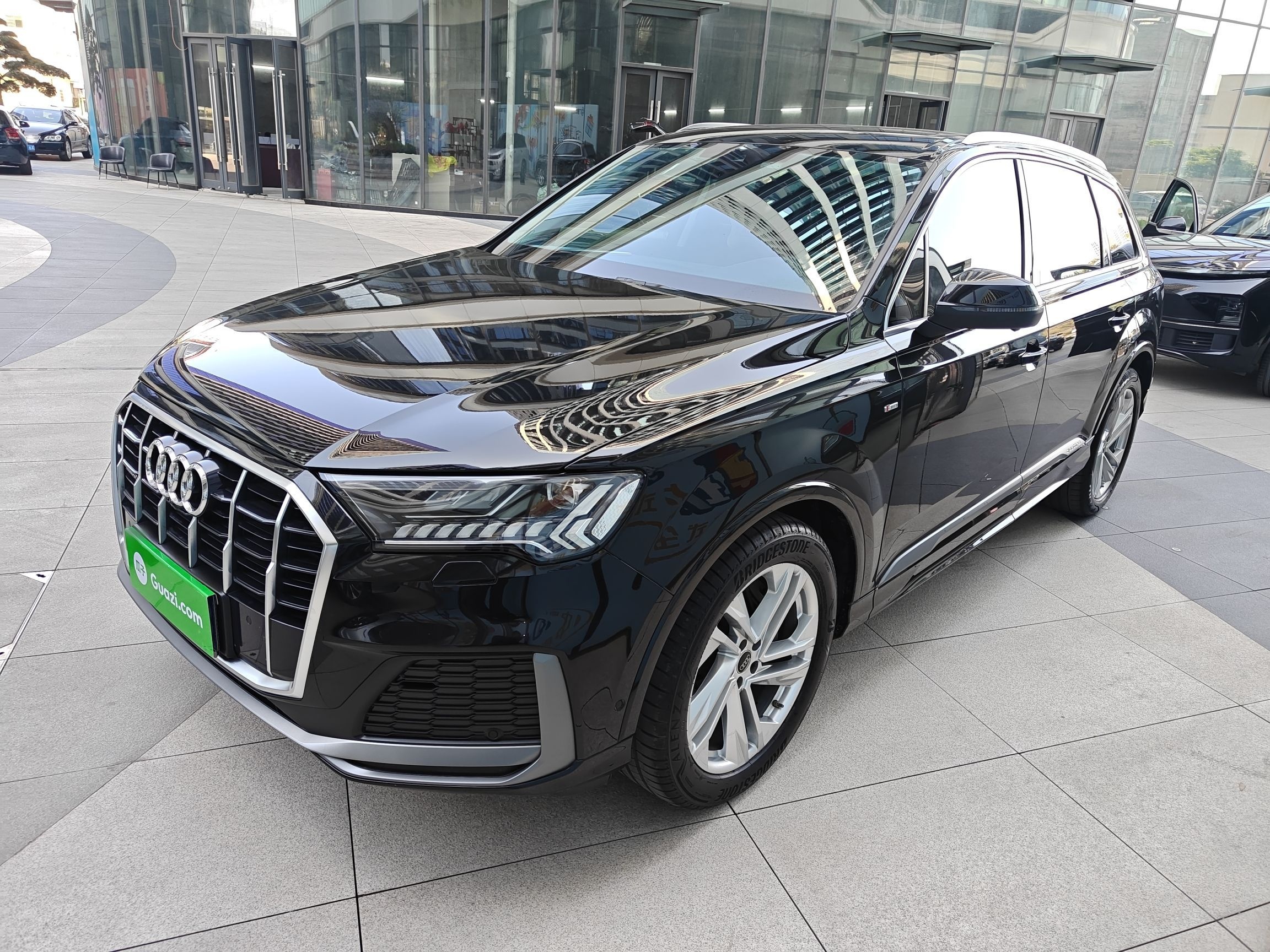 Audi Q7 2024 car image 