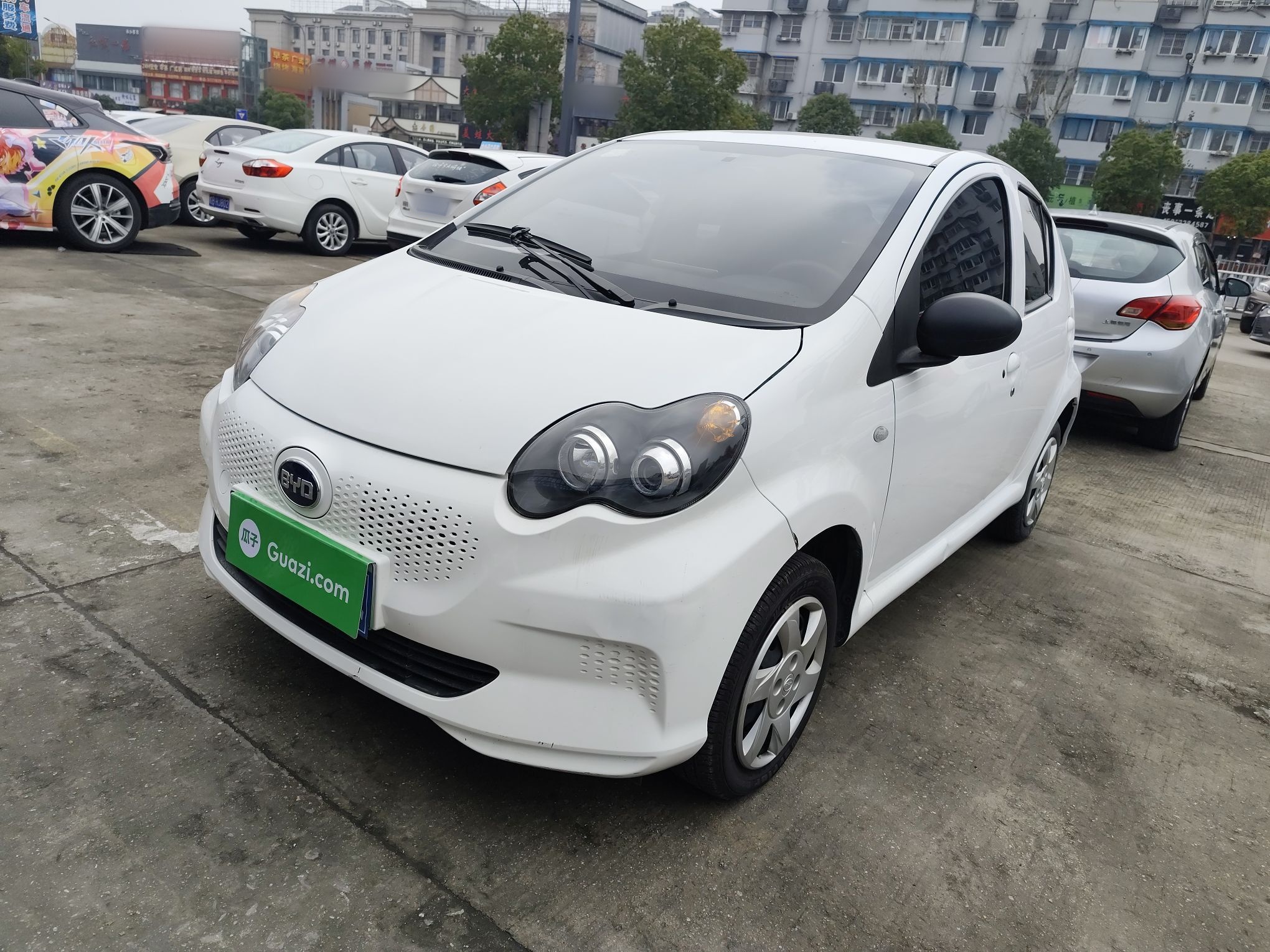 BYD e1 2021 car image 