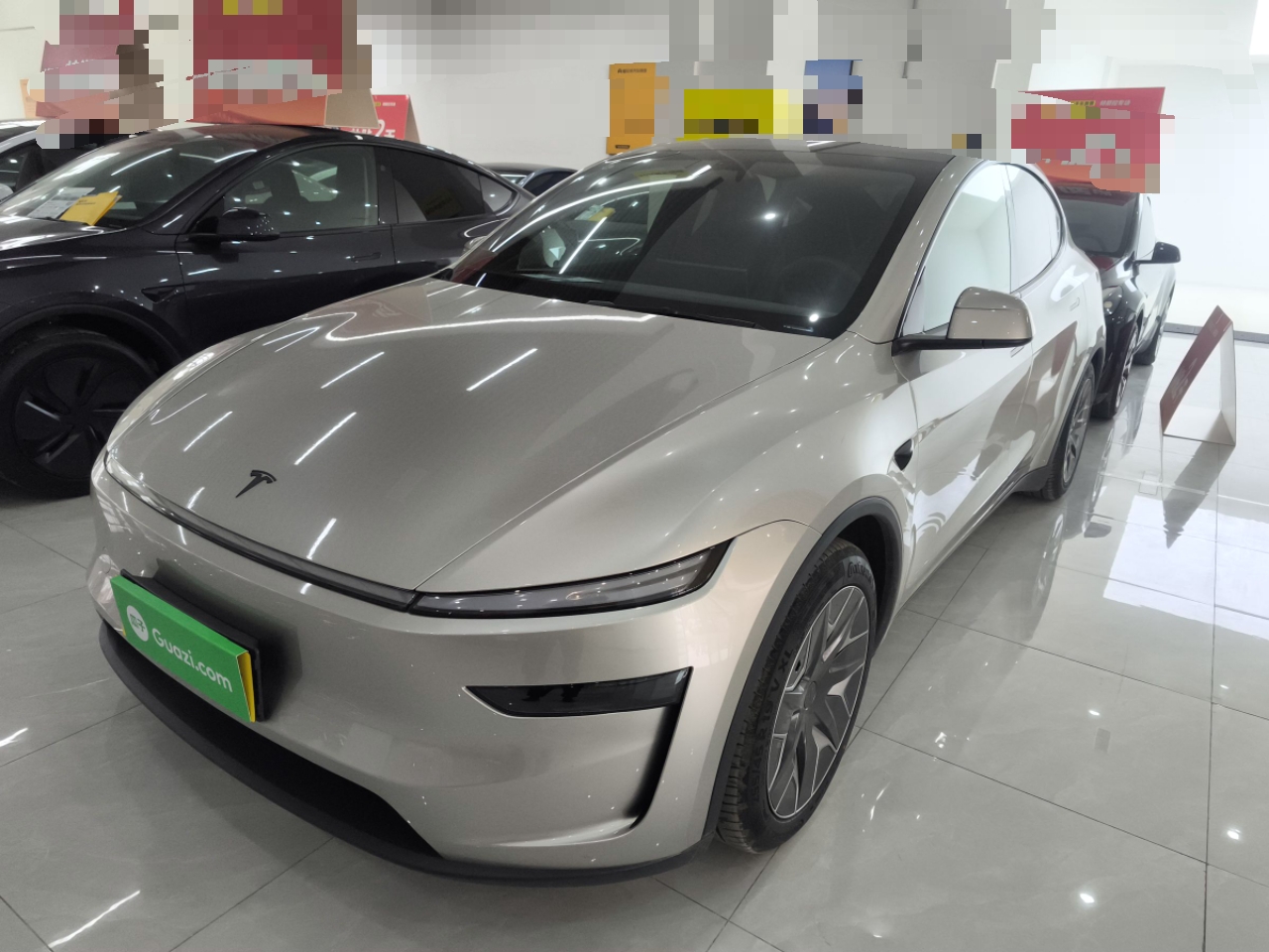Tesla Model Y L 2025 汽车图片 