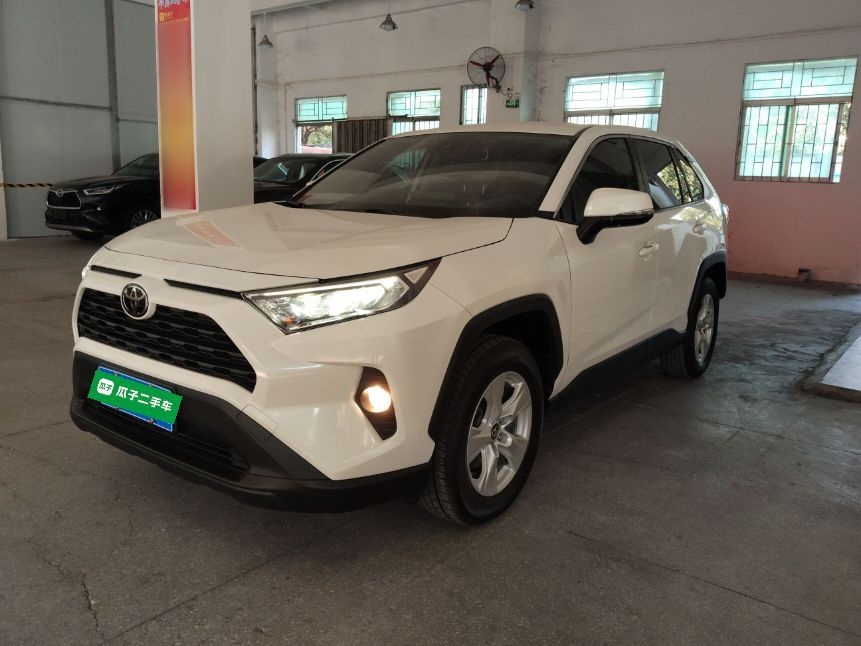 Toyota RAV4 2021 car image 