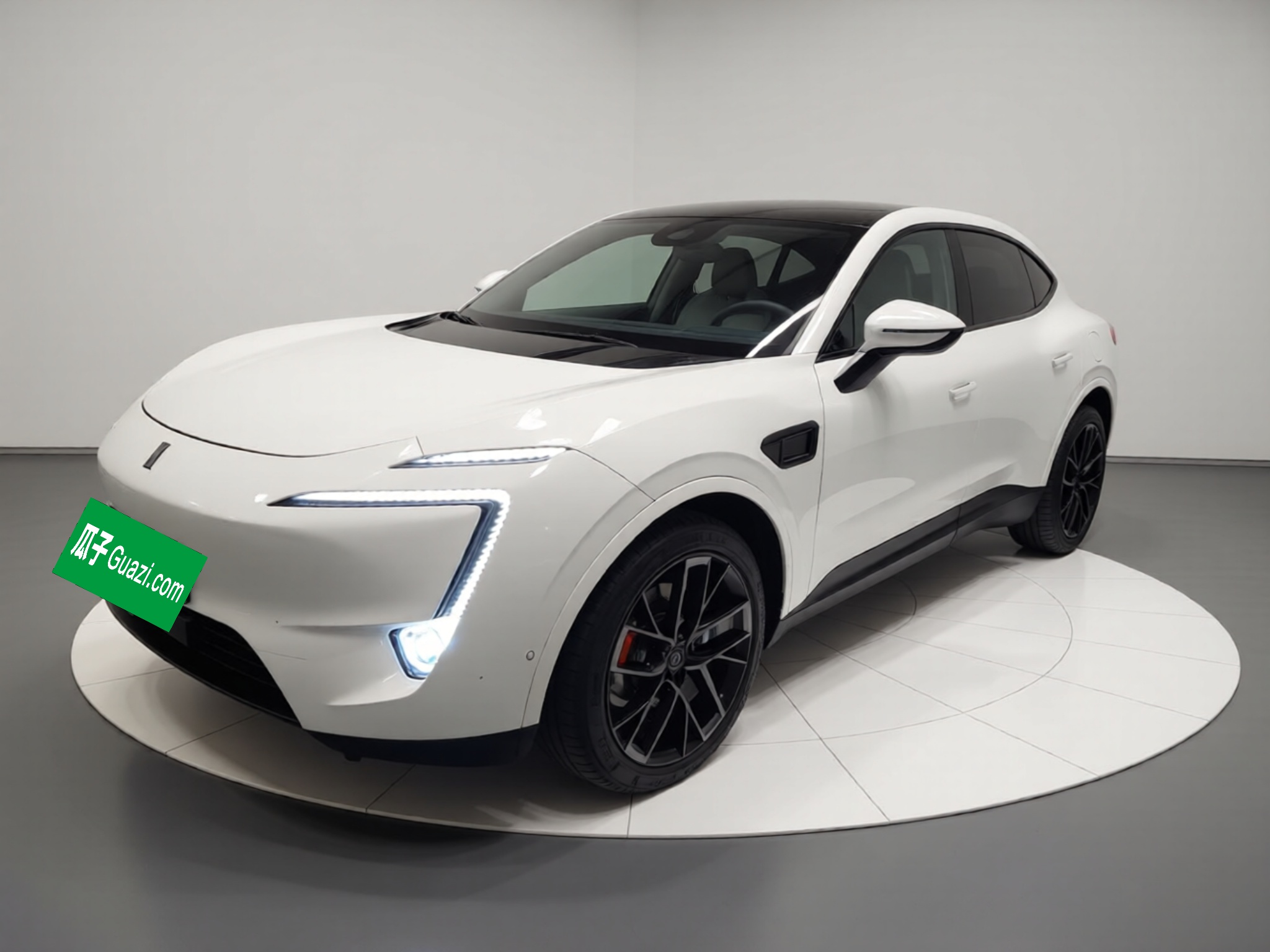 Avatr 11 2023 car image 