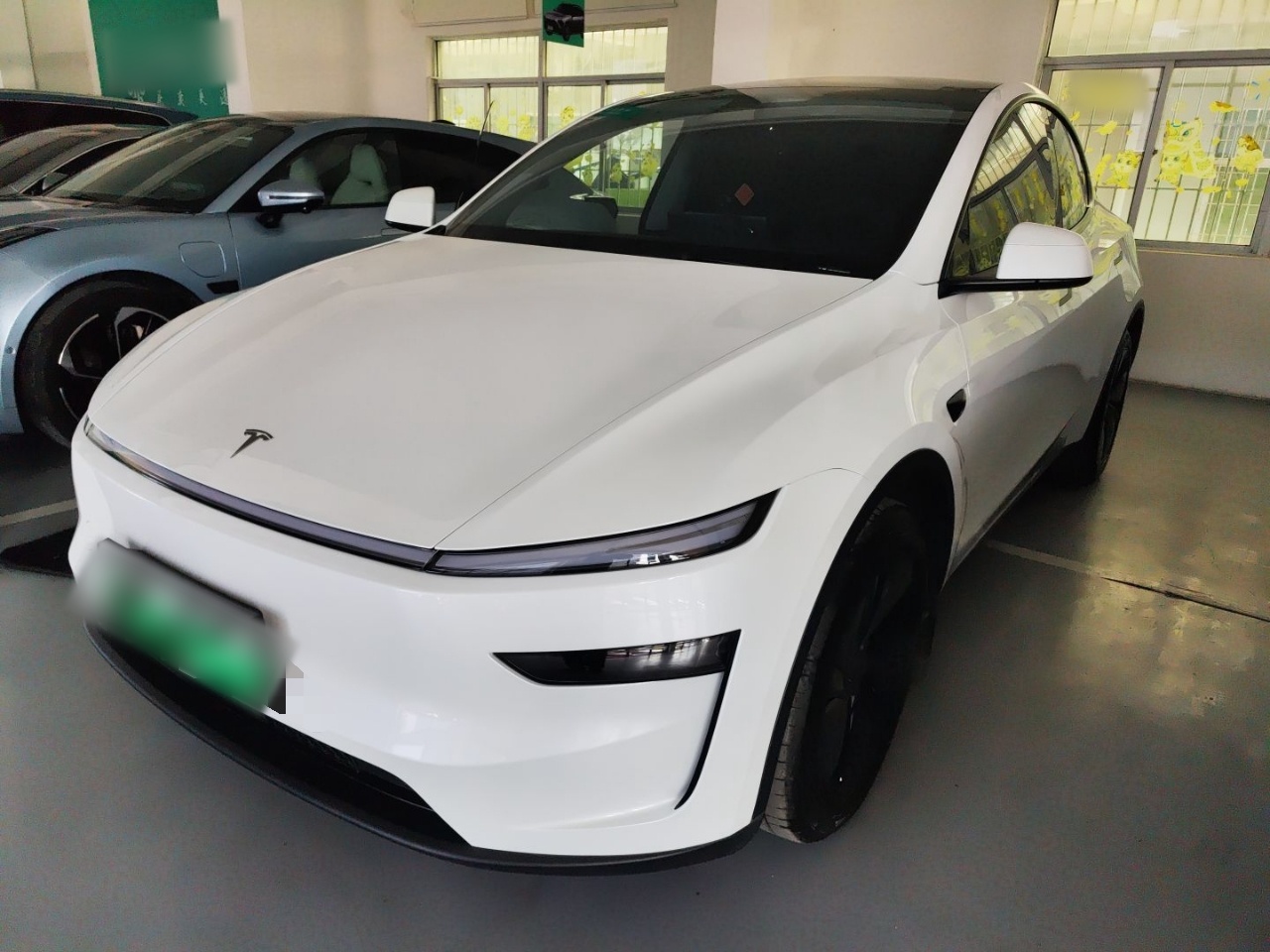 Tesla Model Y 2025 car image 