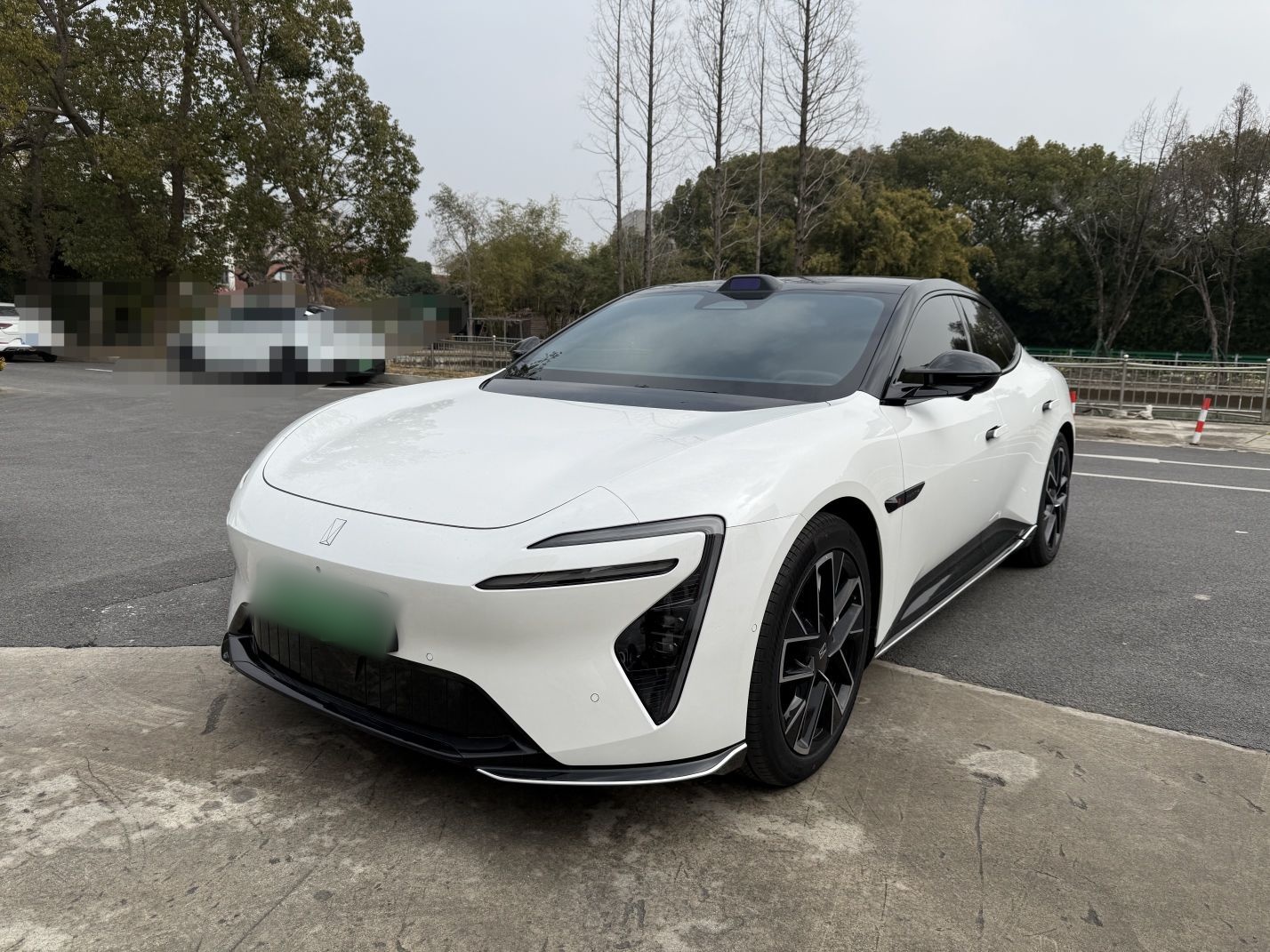 Avatr 06 2025 car image 