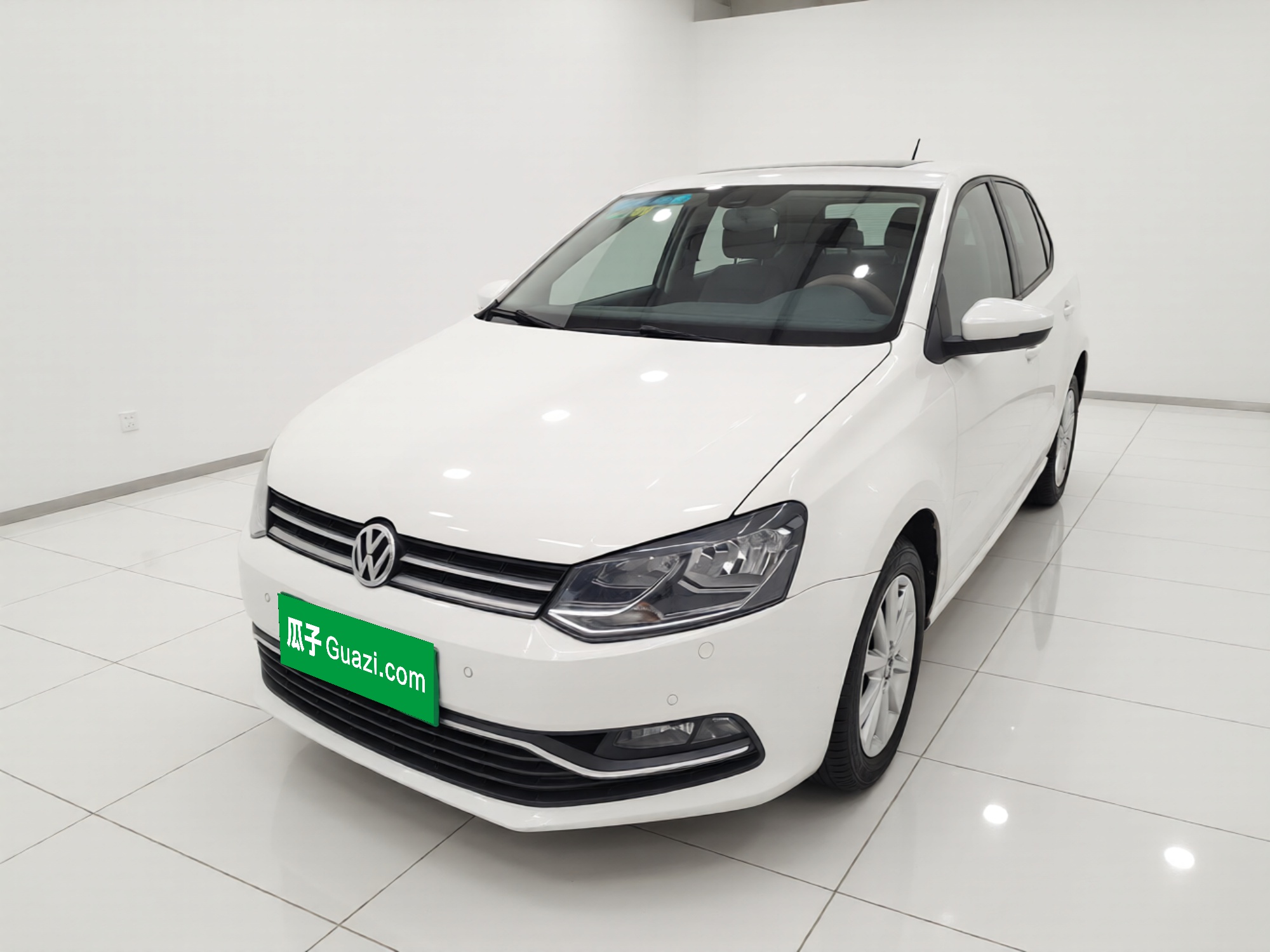 Polo 2015 car image 