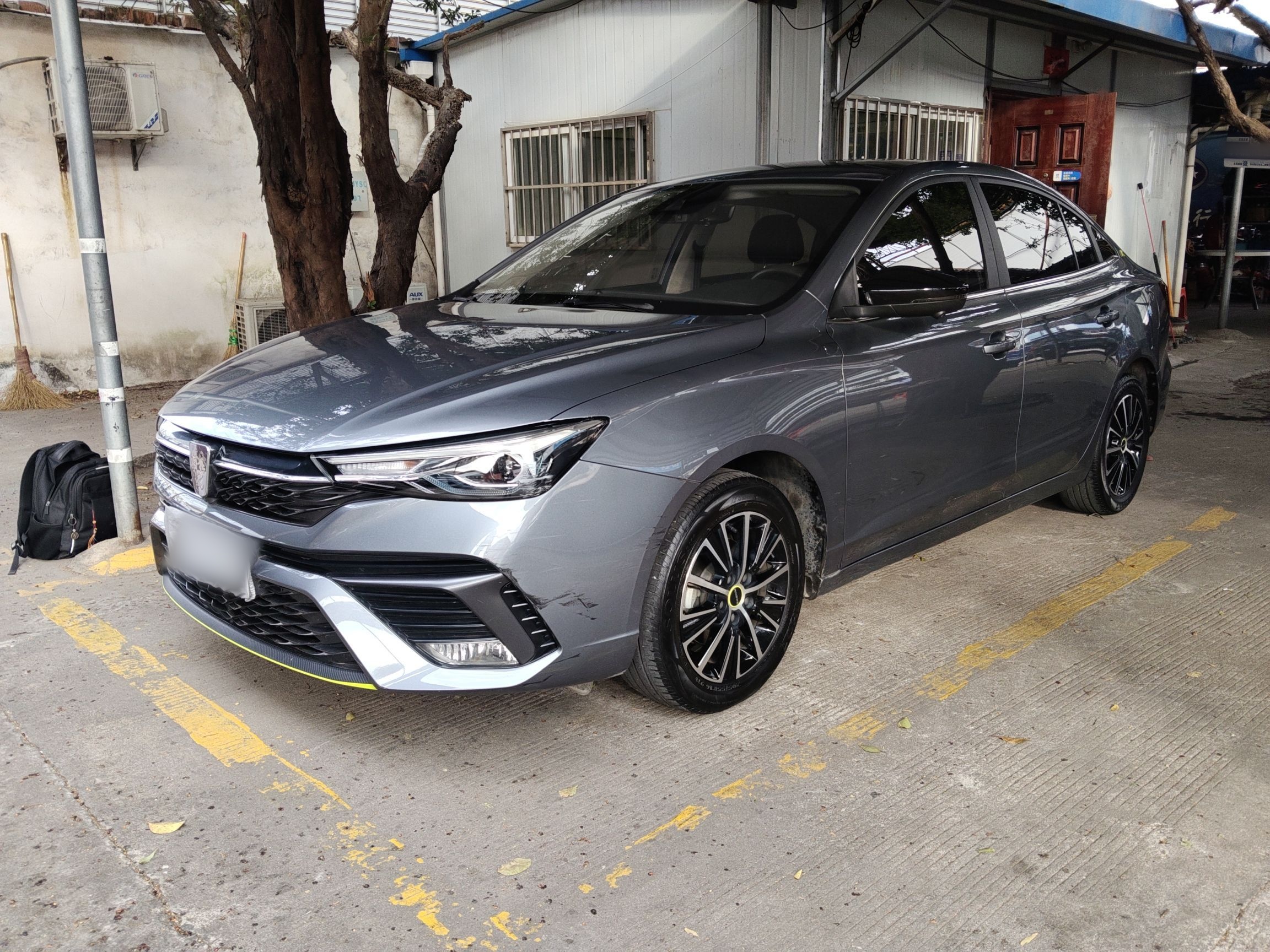 Roewe i5 2023 Roewe i5 2023 car image