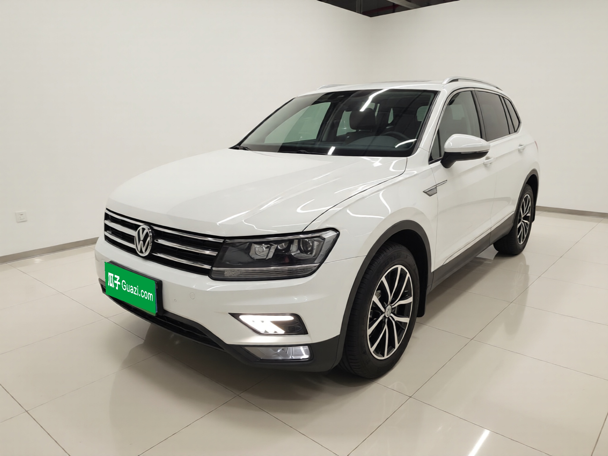 Volkswagen Tiguan L 2017 Volkswagen Tiguan L 2017 car image
