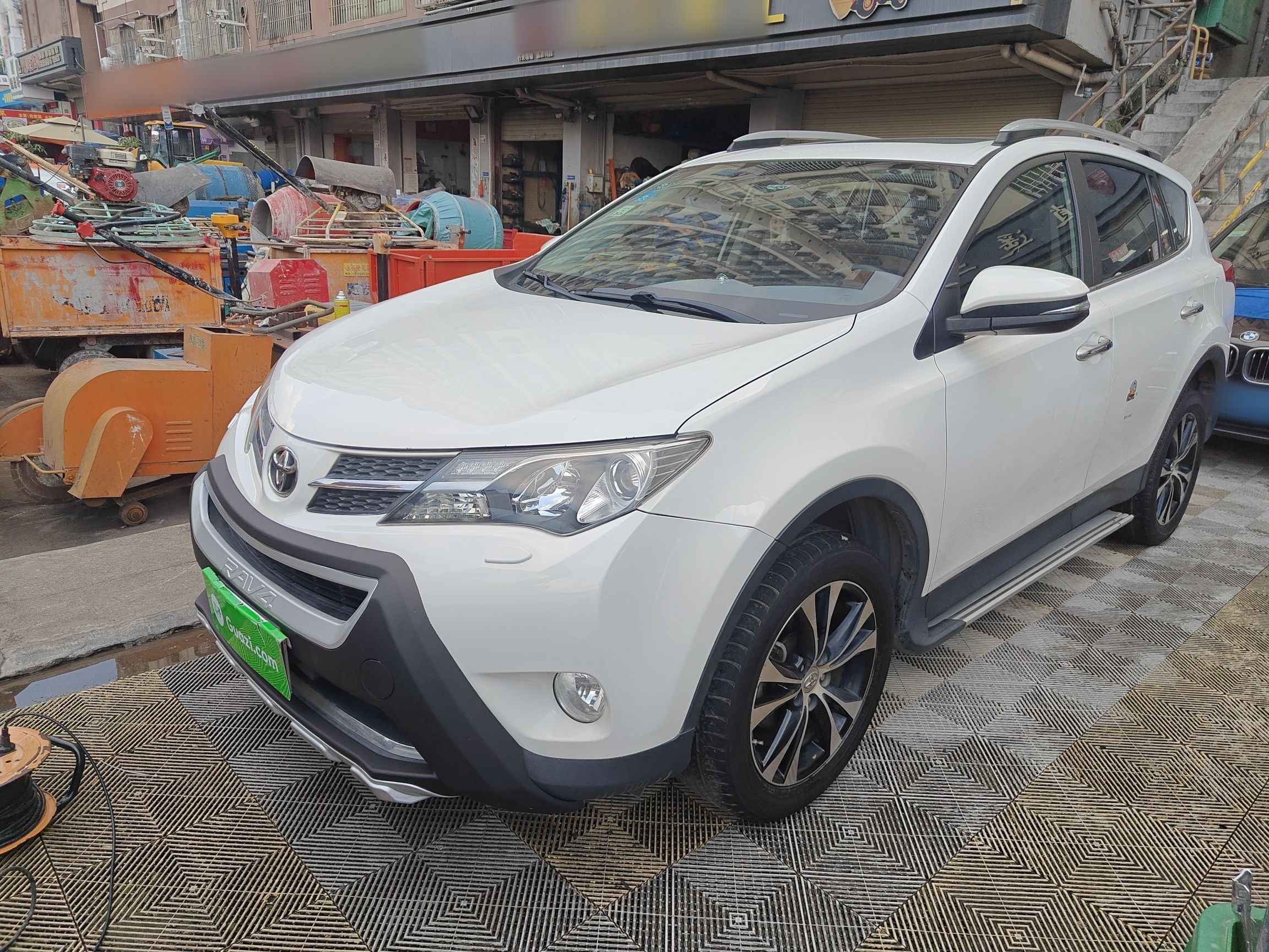 Toyota RAV4 2014 Toyota RAV4 2014 car image