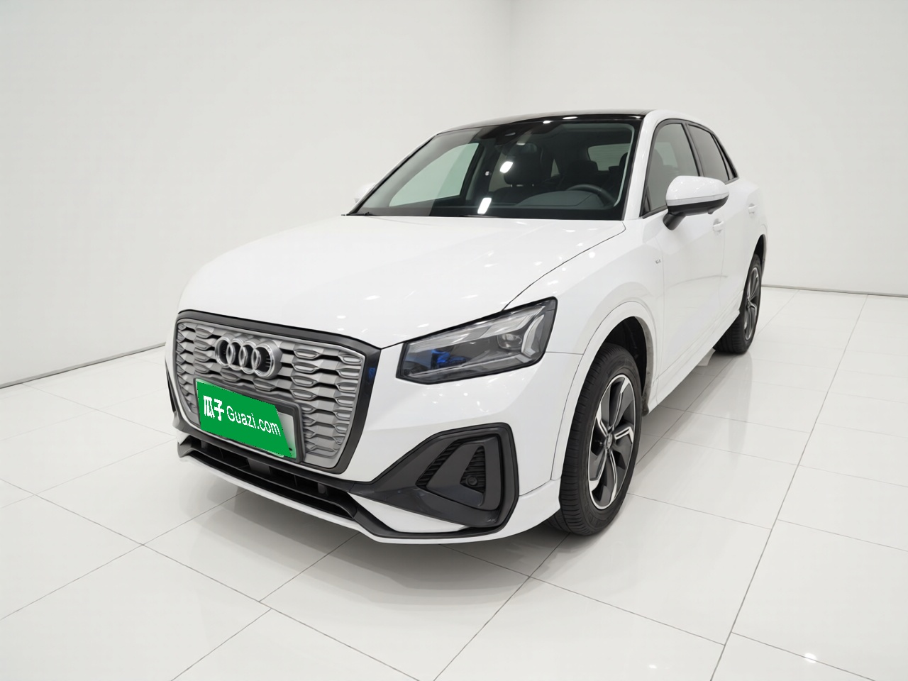 Audi Q2L e-tron 2023 car image 