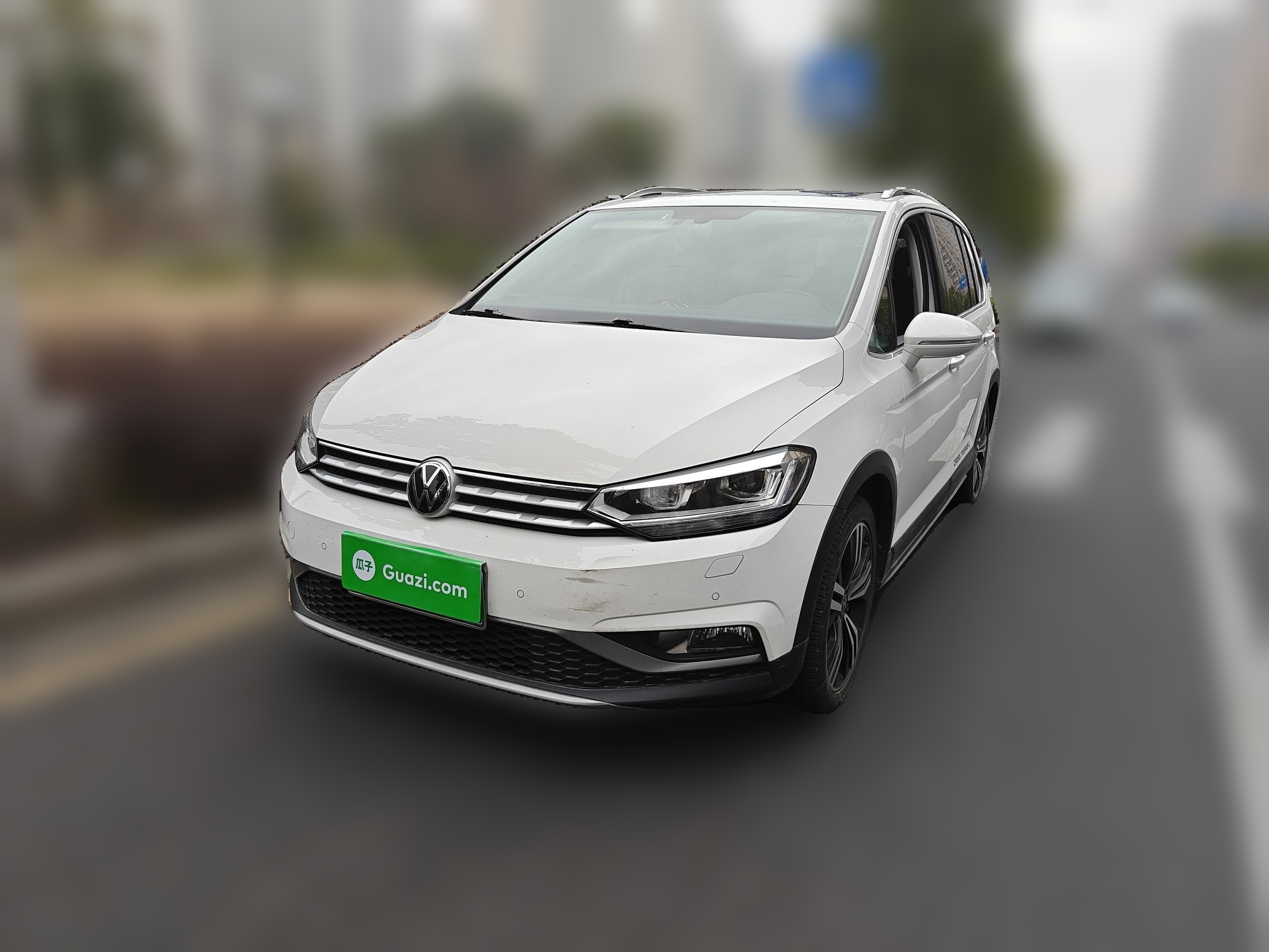 Volkswagen Touran 2021 car image 