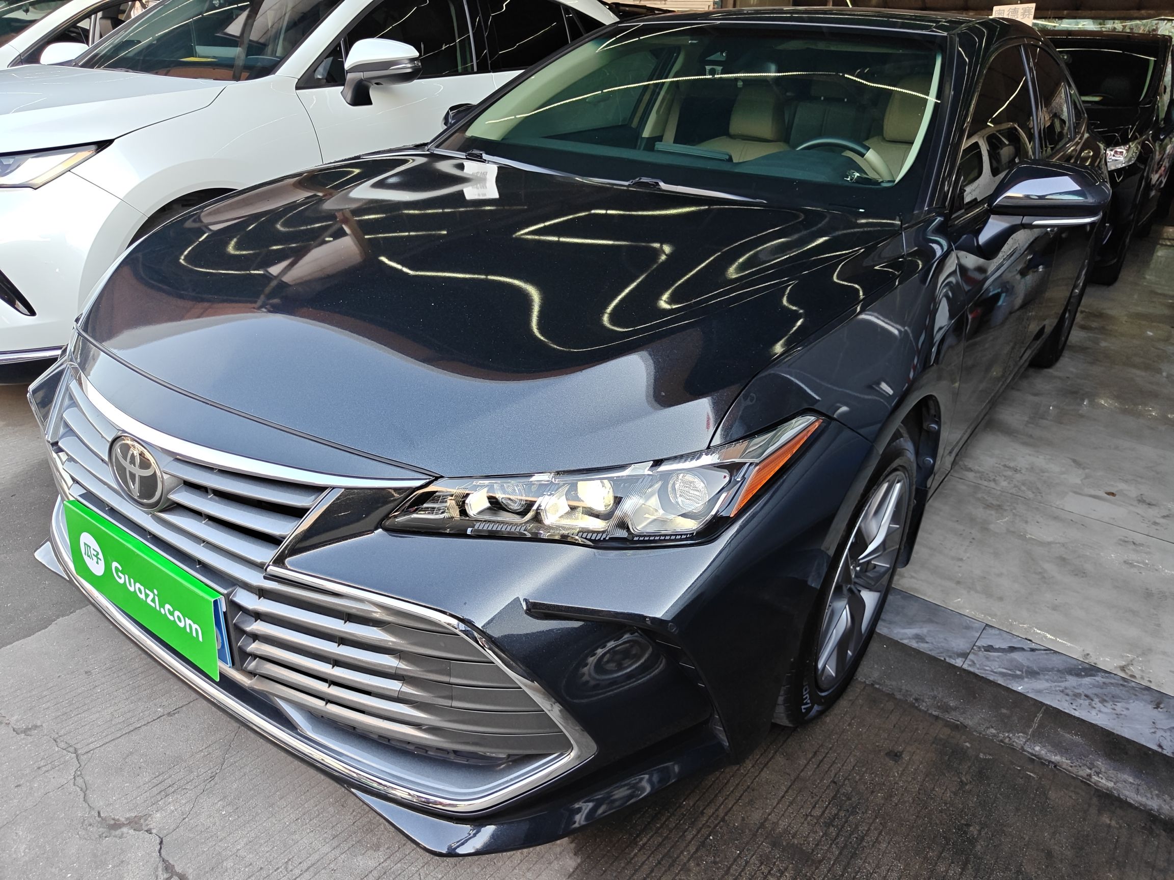 Toyota Avalon 2020 car image 