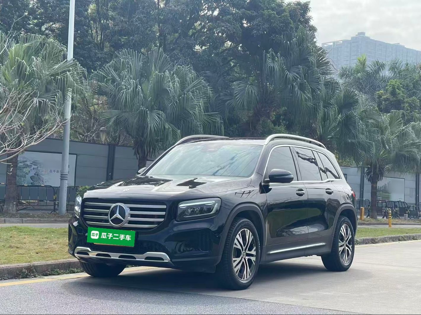 Mercedes-Benz GLB Class 2025 car image 