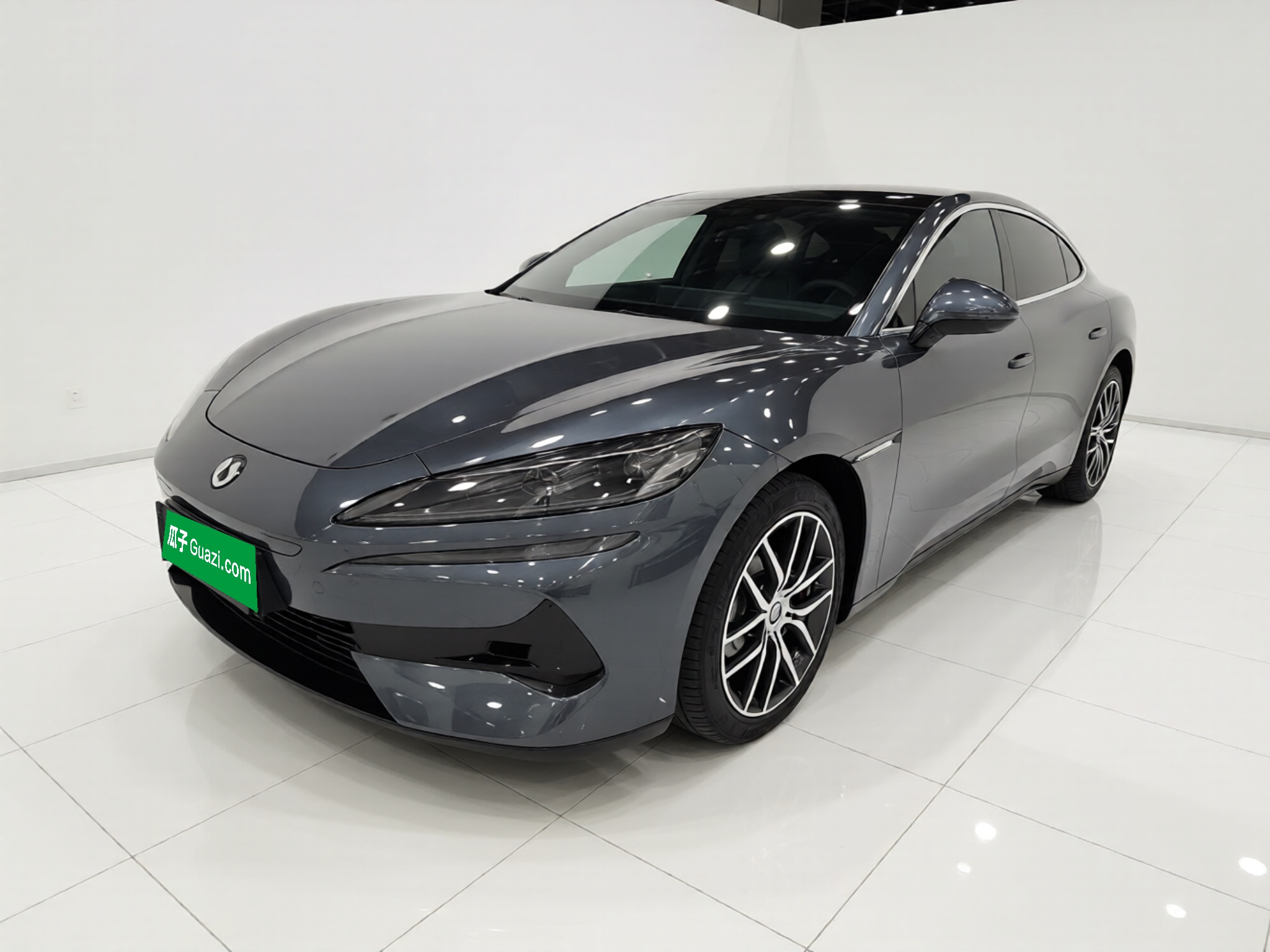 Denza Z9 2024 car image 