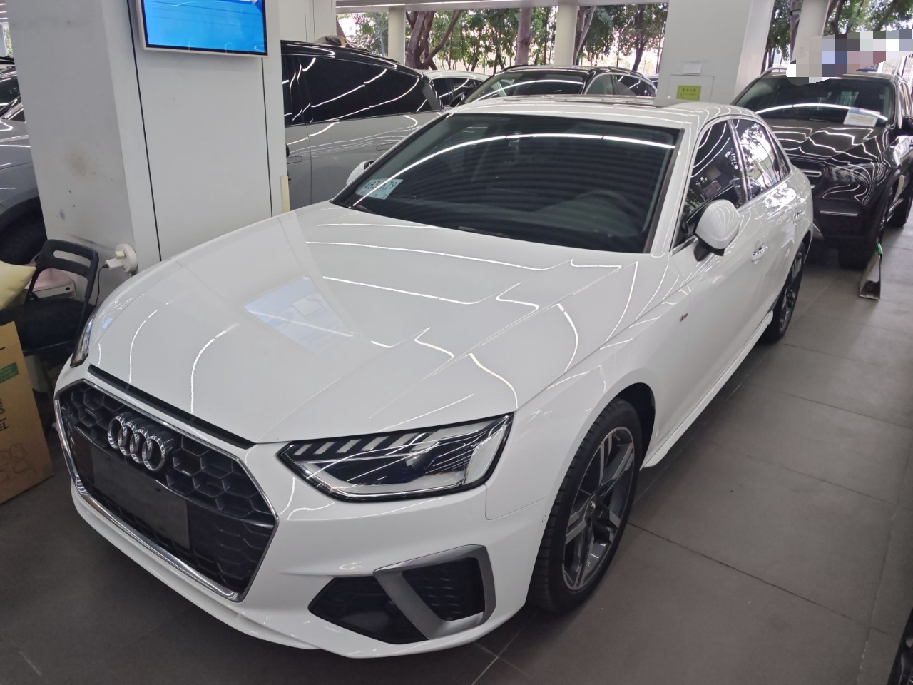Audi A4L 2020 car image 