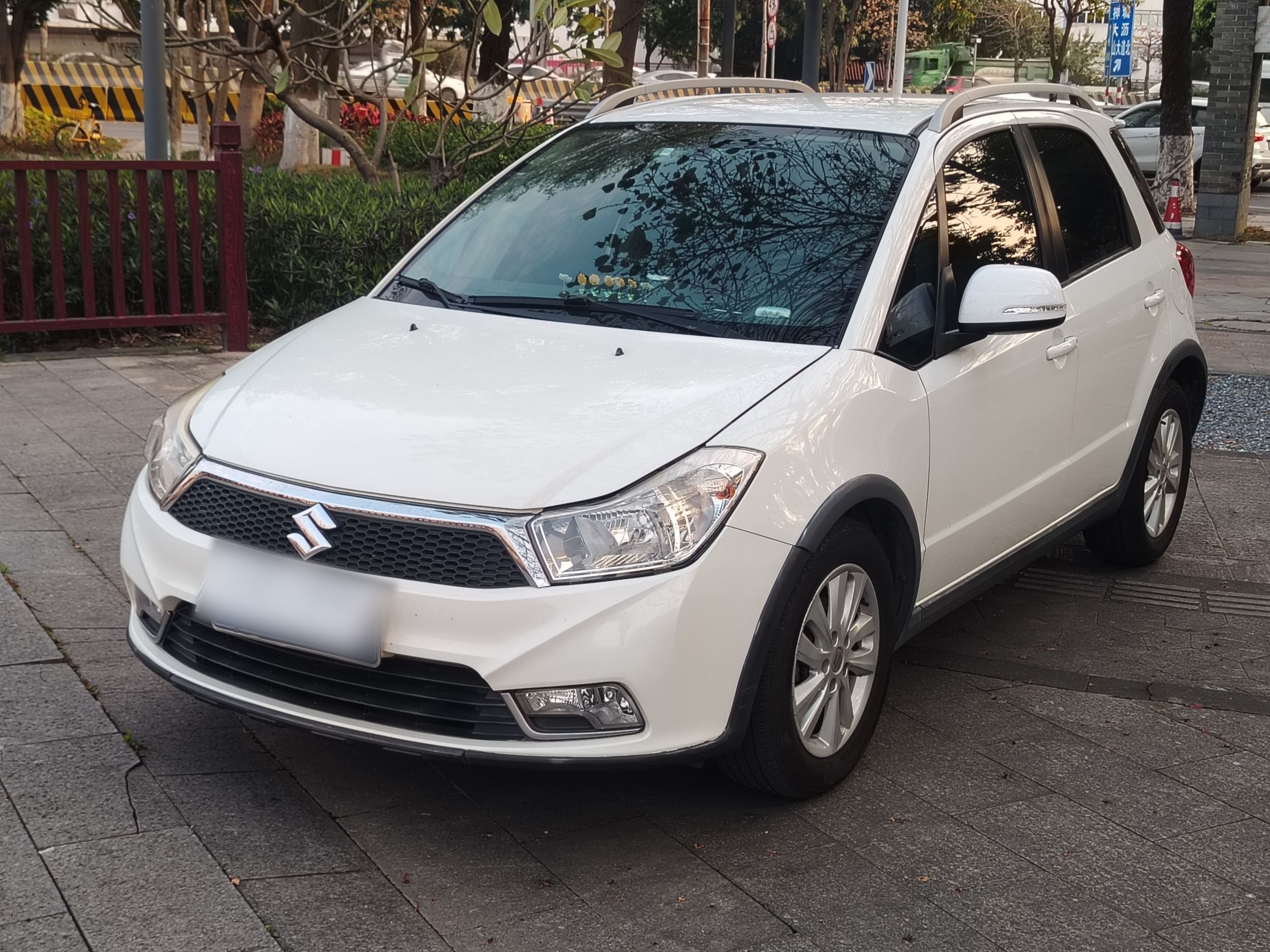 Suzuki SX4 2014 汽车图片 