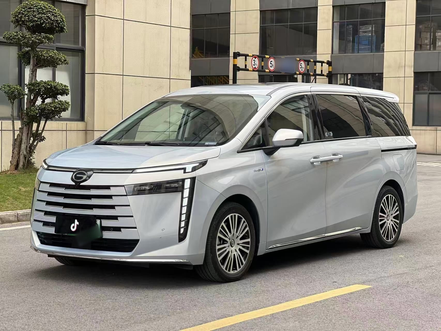 GAC Trumpchi E8 New Energy 2024 صورة سيارة 
