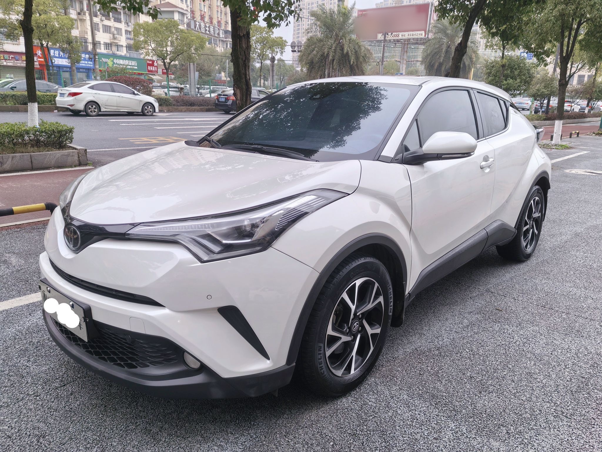 Toyota C-HR 2019 car image 