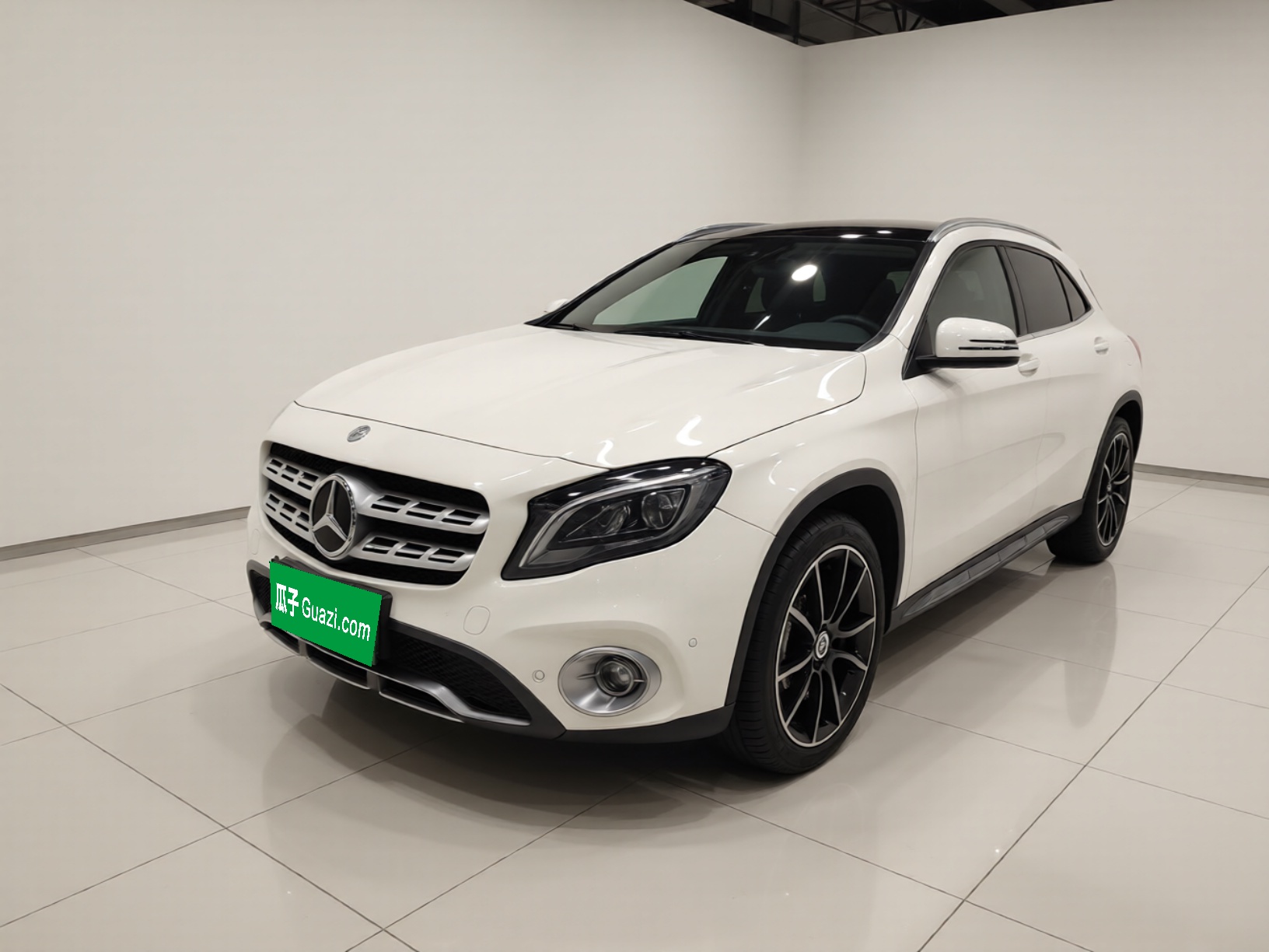 Mercedes-Benz GLA Class 2017 car image 