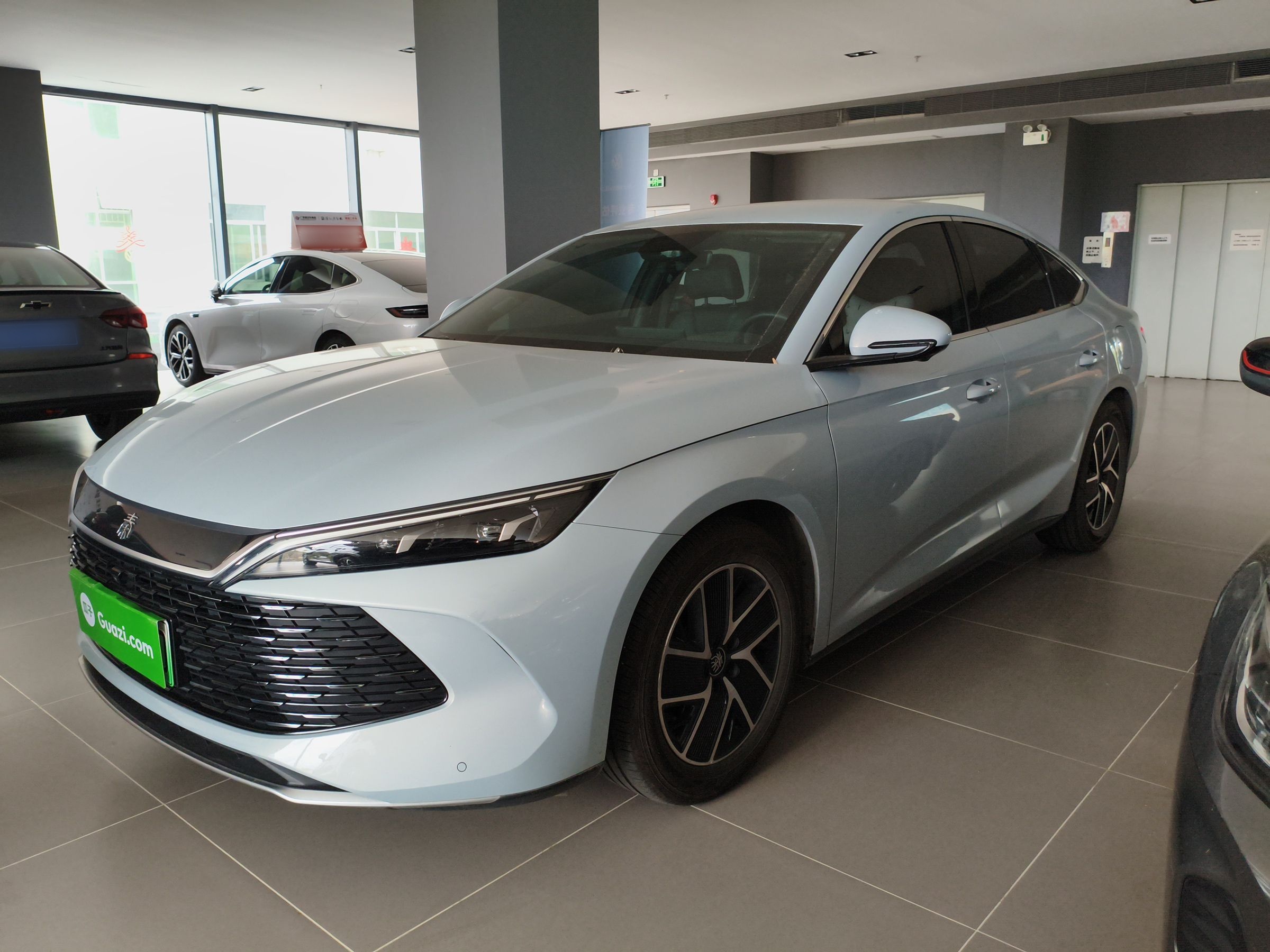 BYD Qin L 2024 immagine di auto 