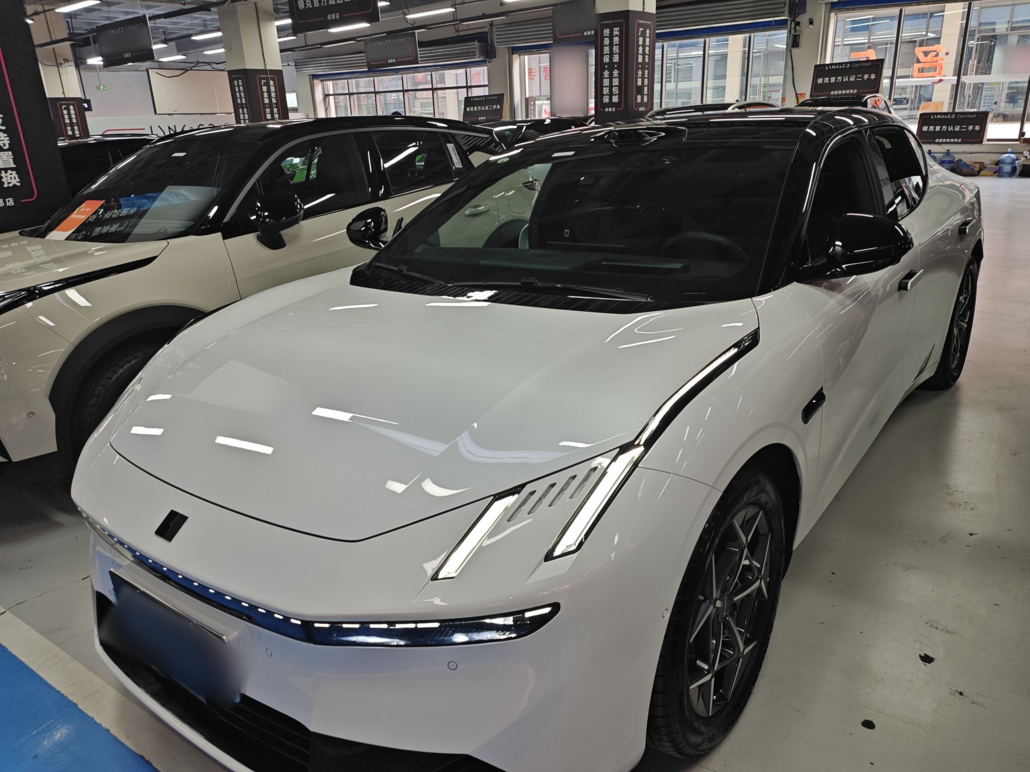 Lynk & Co 10 EM-P 2025 car image 