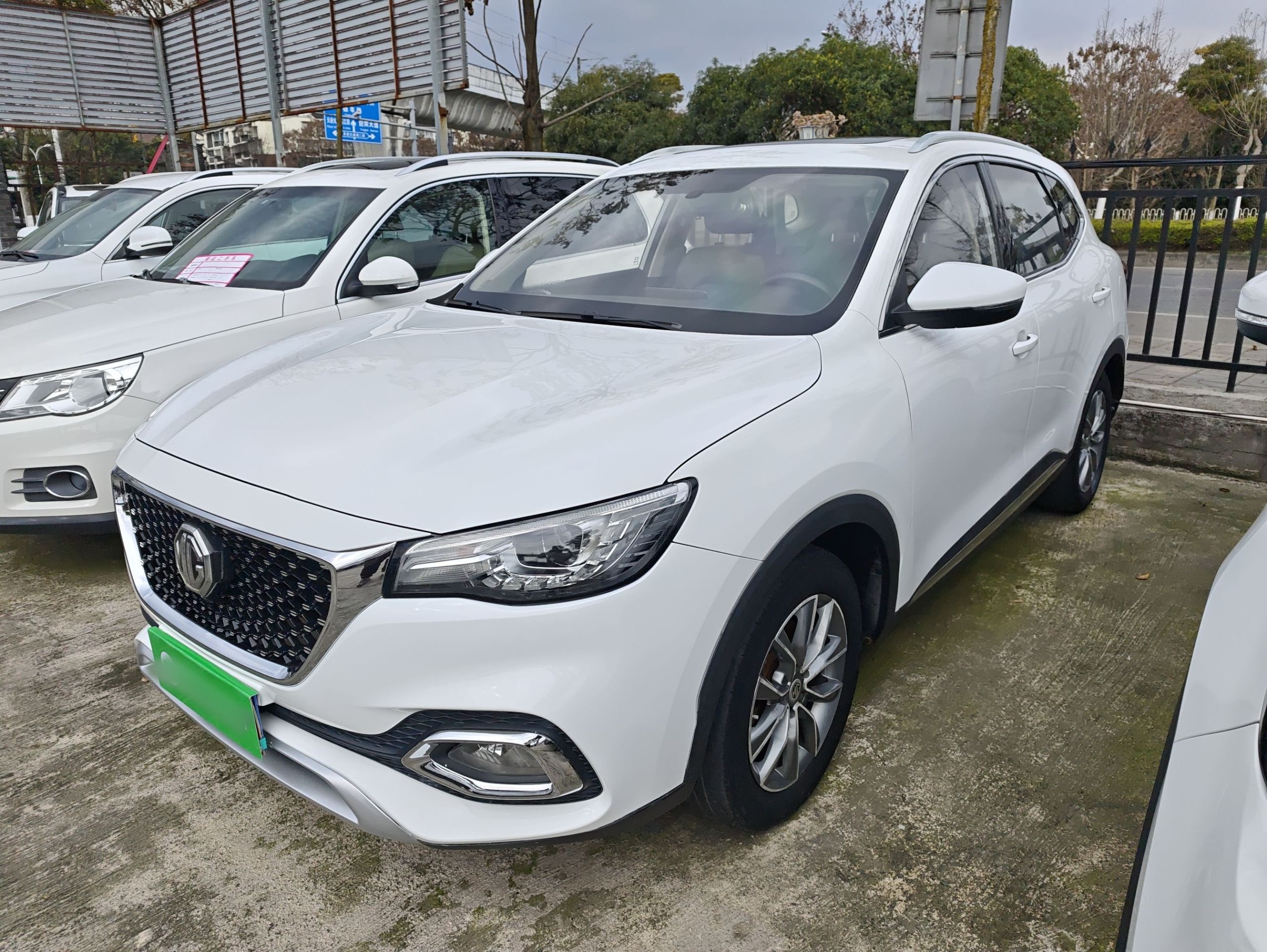 MG HS 2019 immagine di auto 