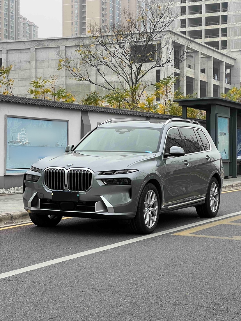 BMW X7 2023 汽车图片 