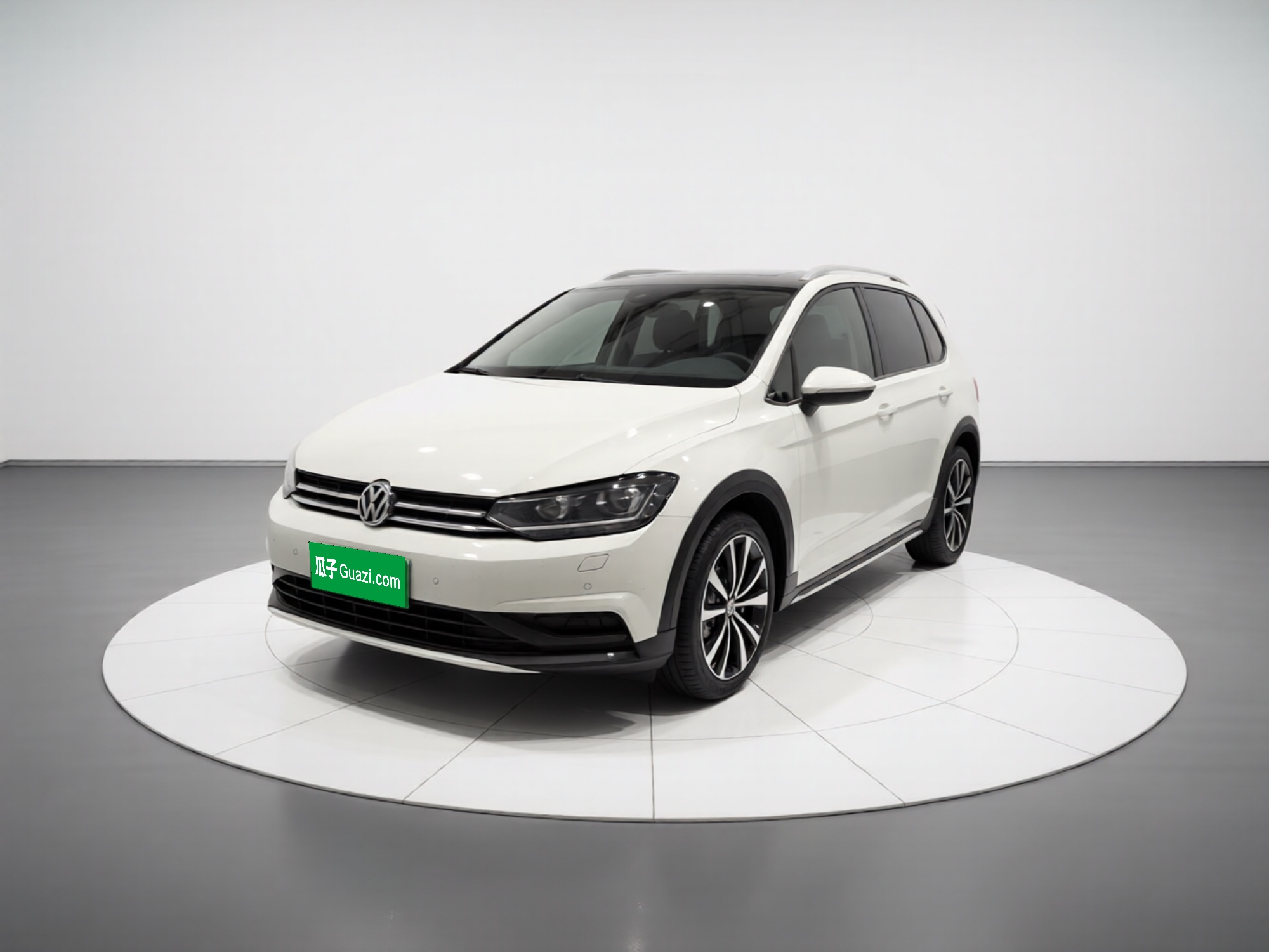Volkswagen Touran 2020 immagine di auto 