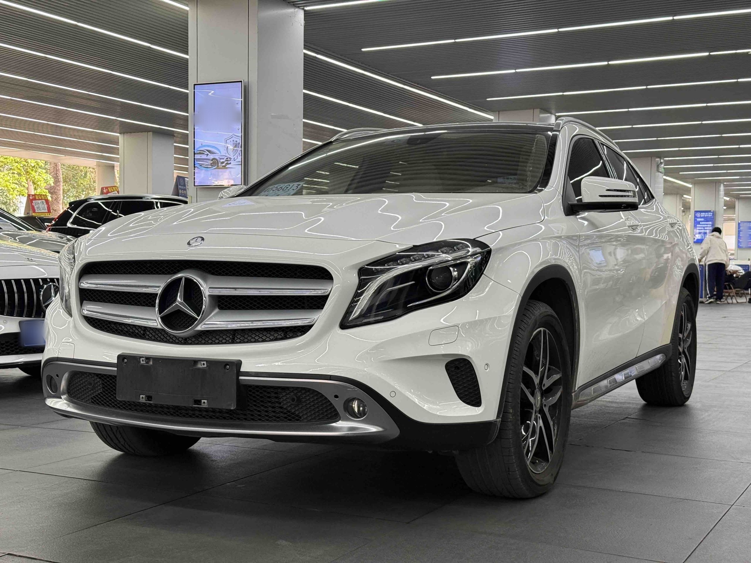 Mercedes-Benz GLA Class 2015 汽车图片 