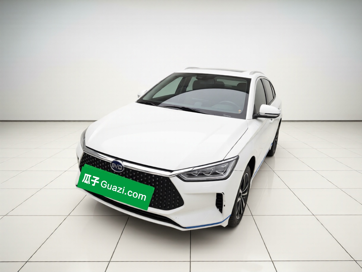 BYD e2 2022 صورة سيارة 